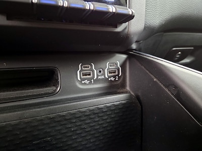 USB/AUX Ports