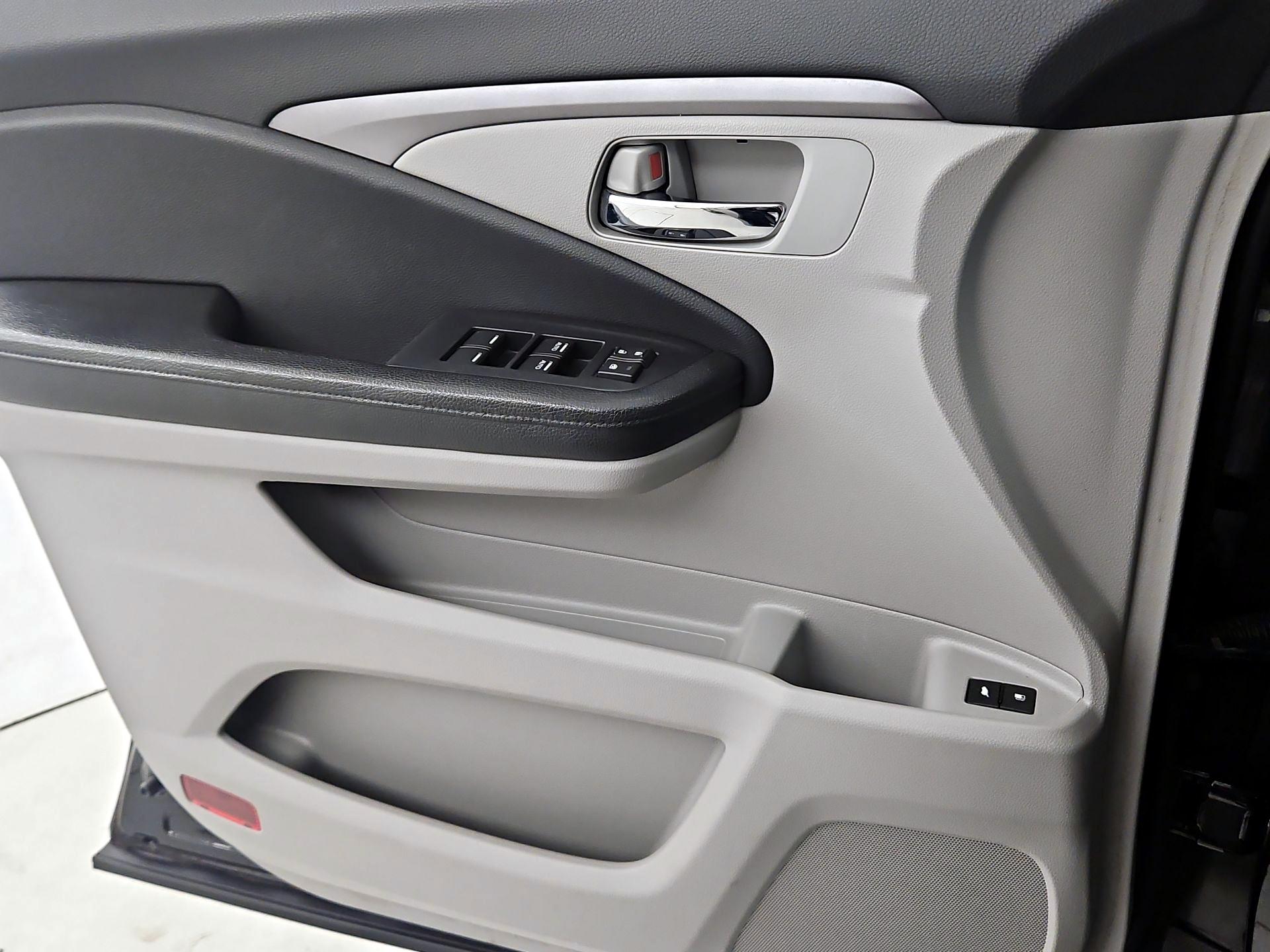 Thumbnail: 2016 Honda Pilot - 12