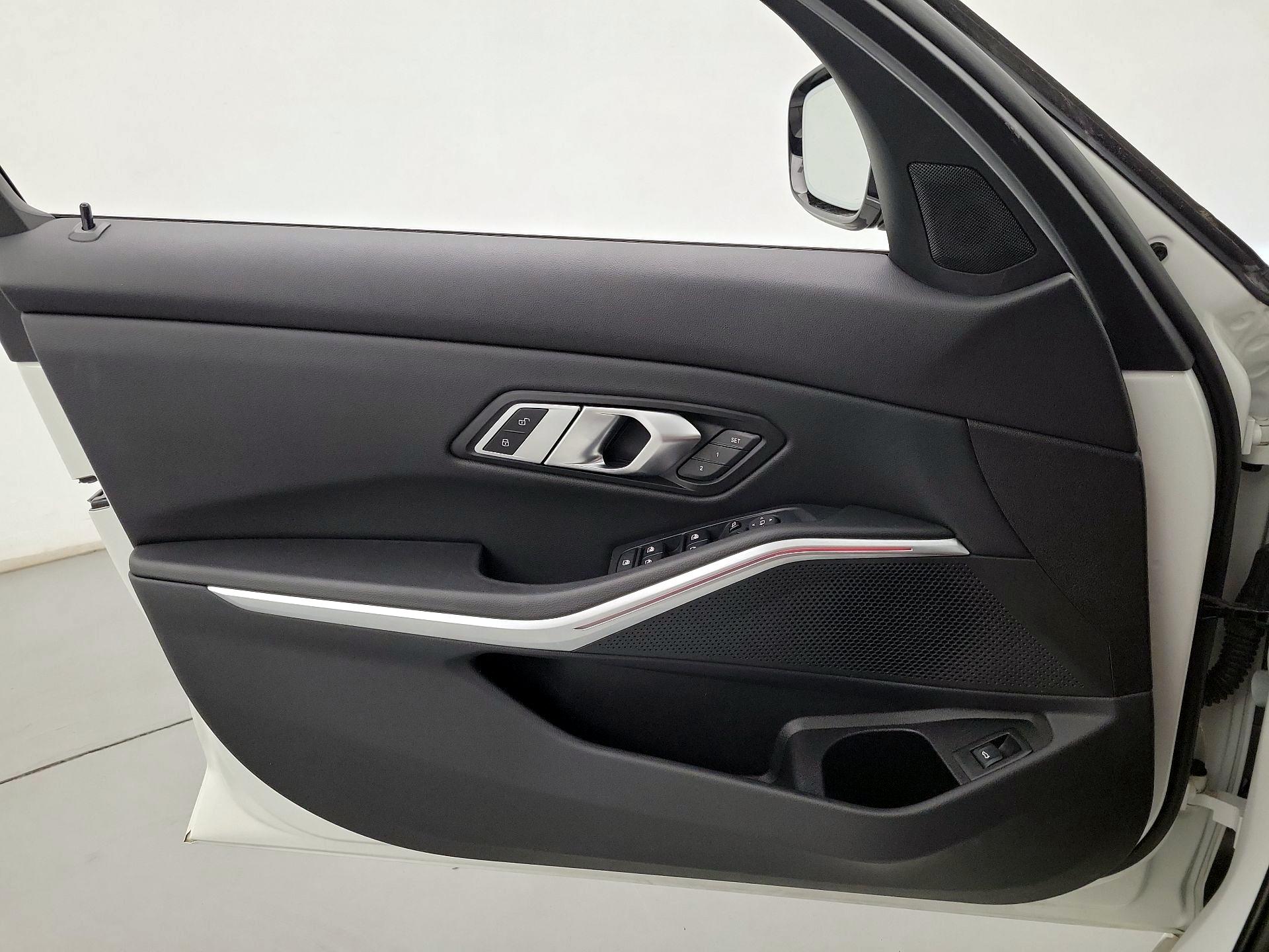 Thumbnail: 2022 BMW 3 Series - 12