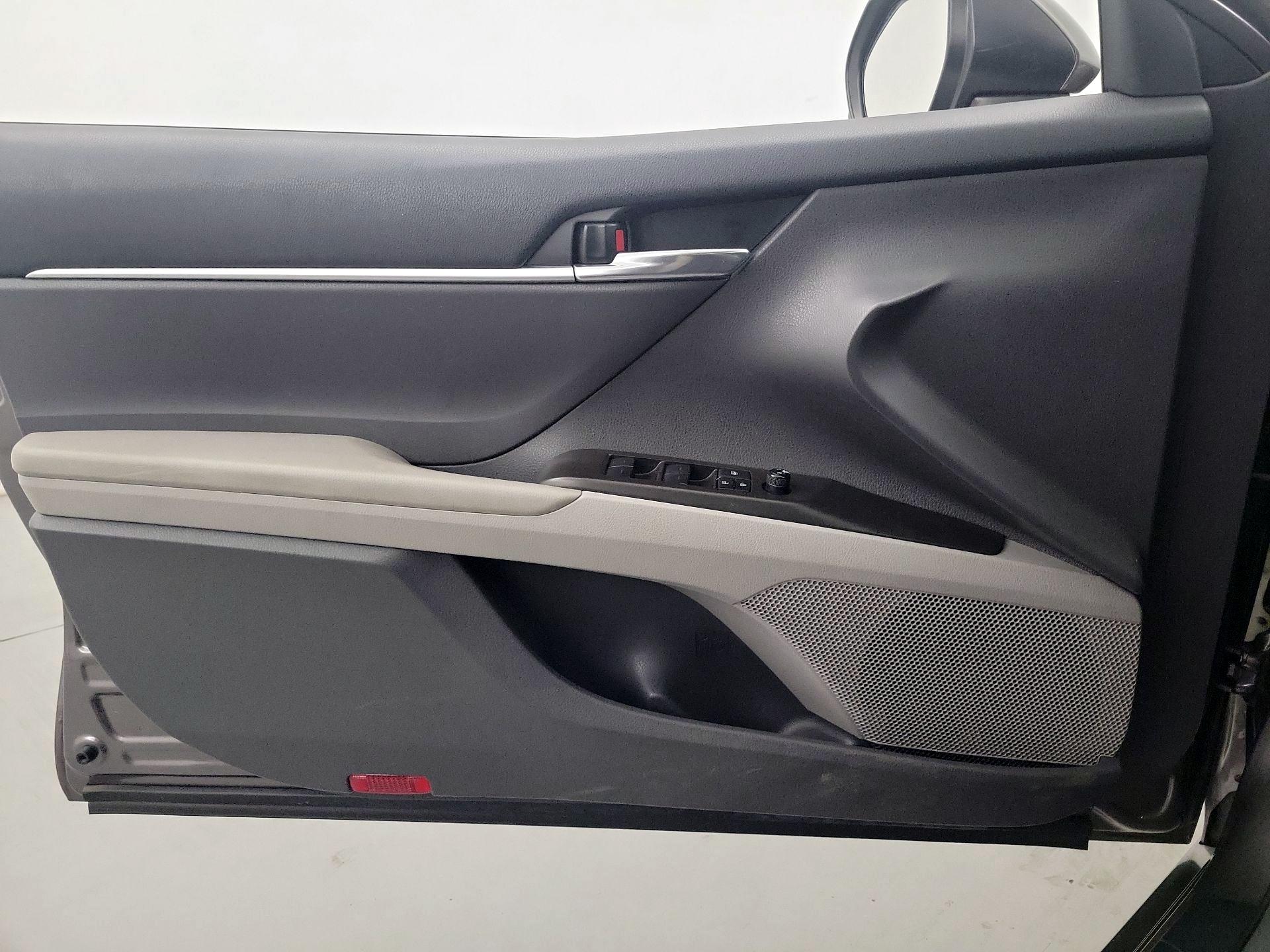 Thumbnail: 2023 Toyota Camry - 12