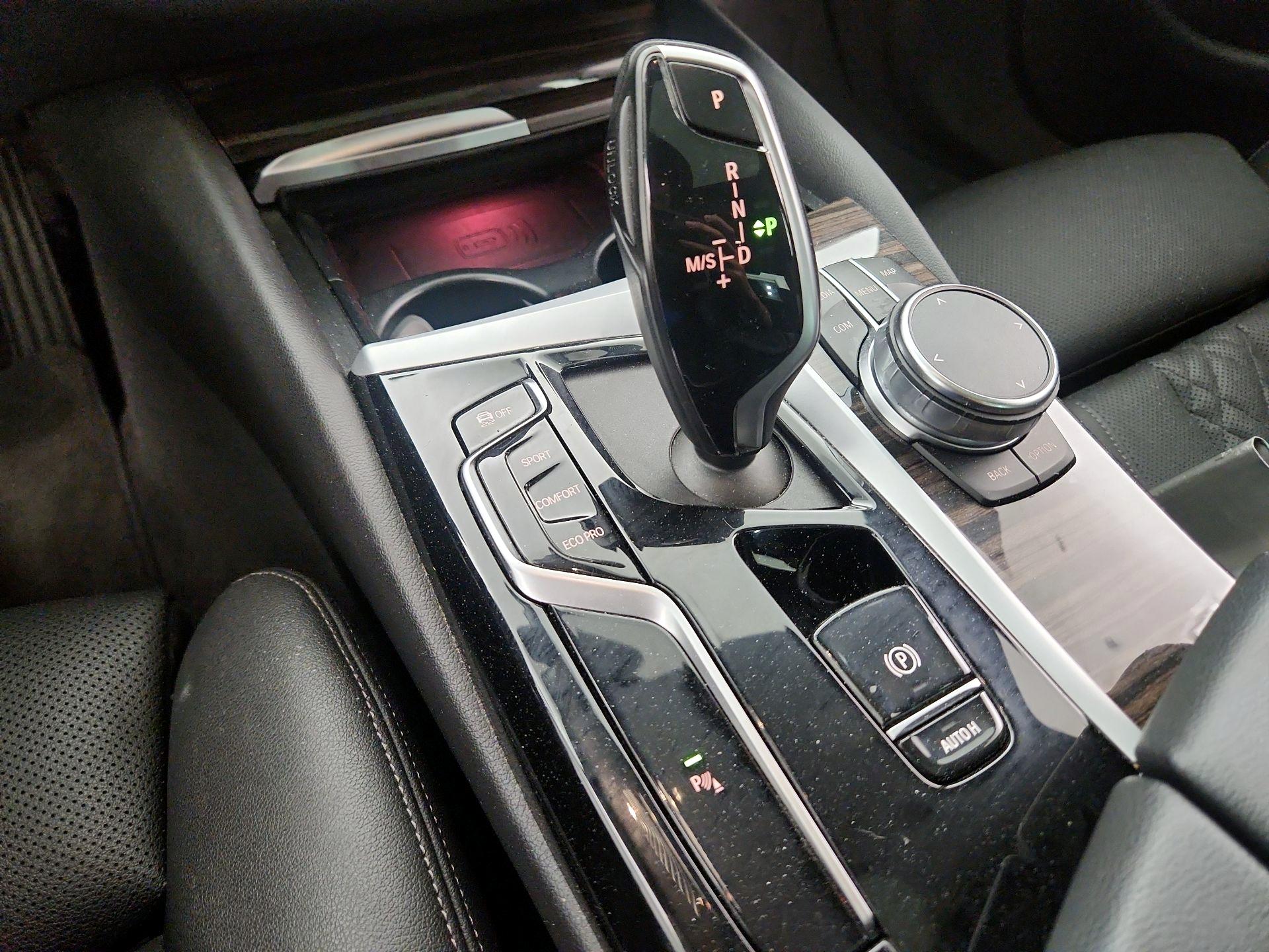 Thumbnail: 2023 BMW 5 Series - 18