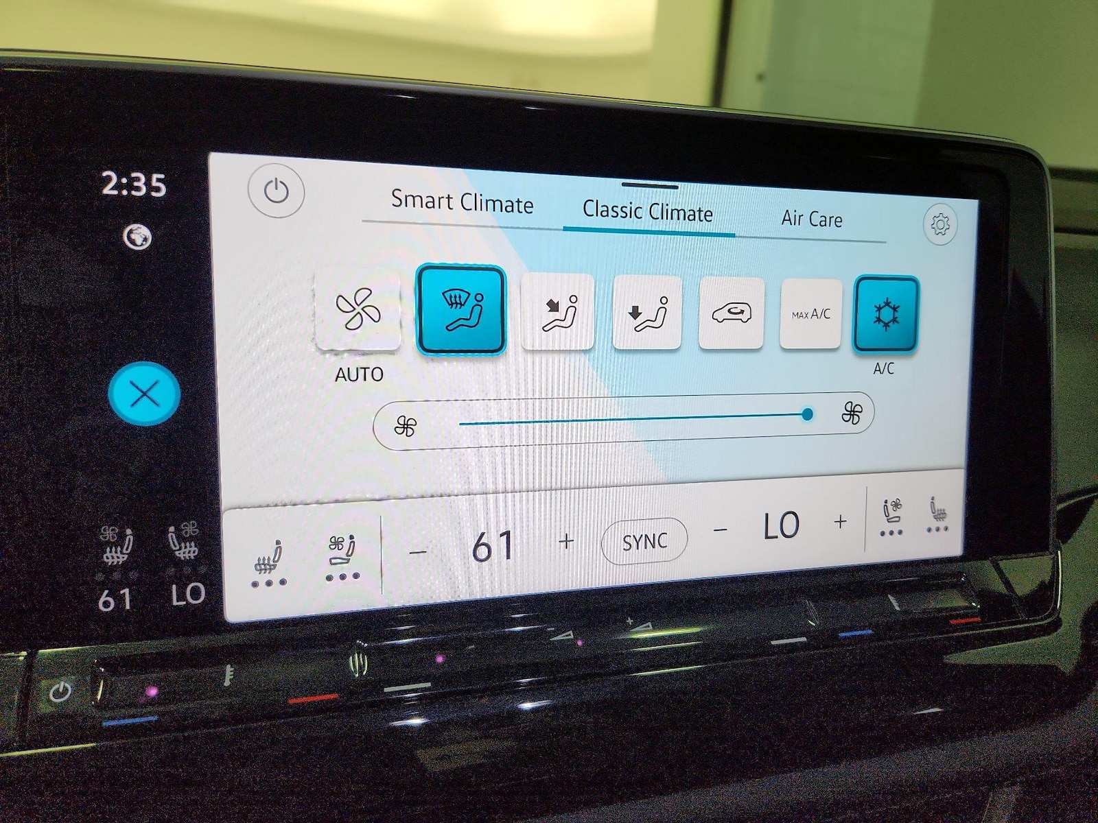 2025 Volkswagen Atlas Cross Sport SE w/Tech - Photo 17