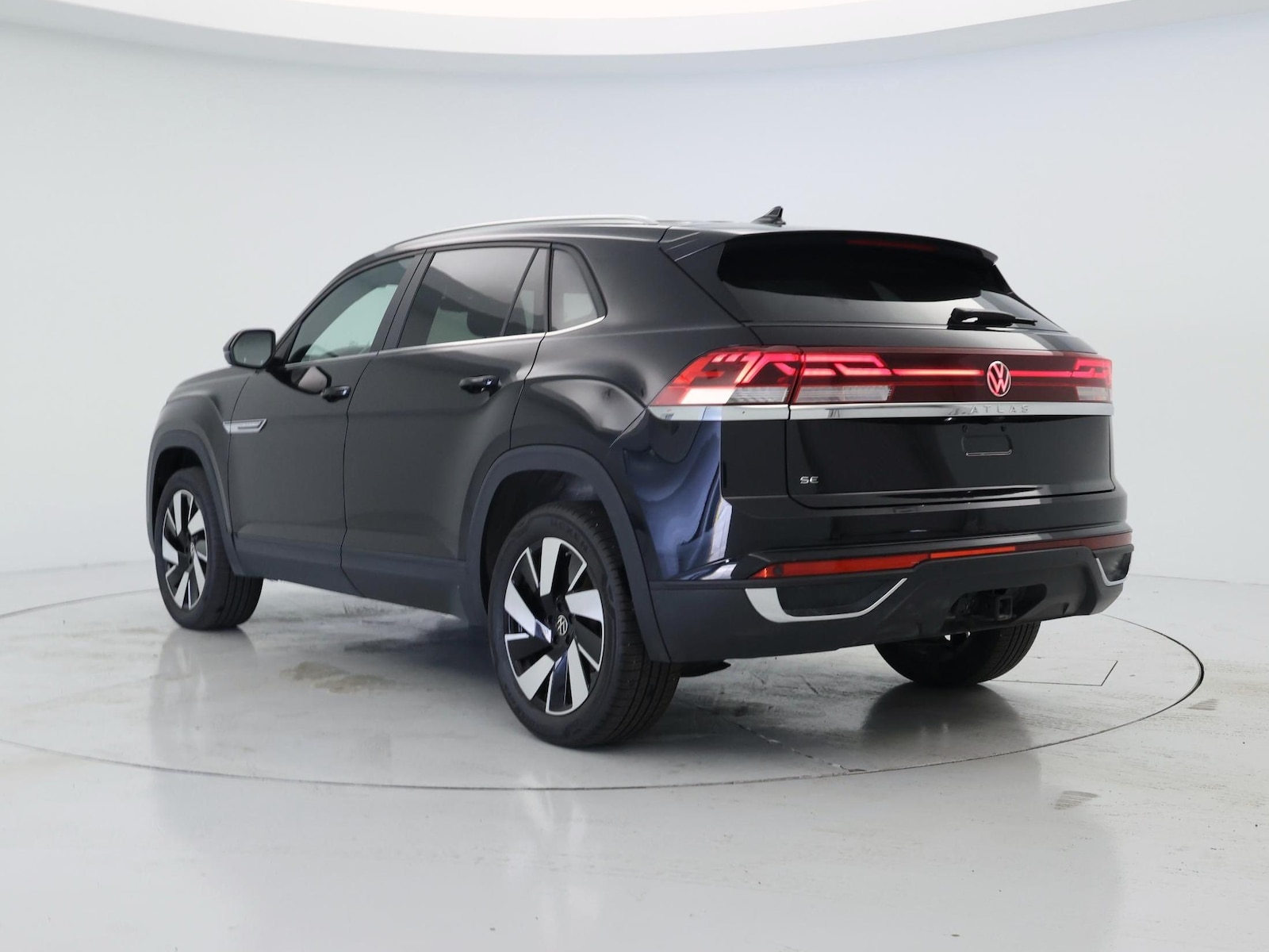 2025 Volkswagen Atlas Cross Sport SE w/Tech - Photo 3