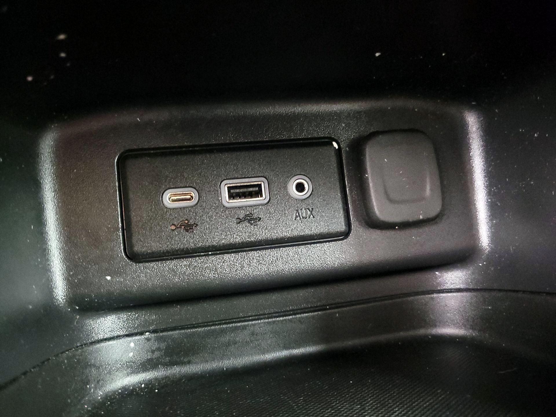 Thumbnail: 2023 Chevrolet Equinox - 18