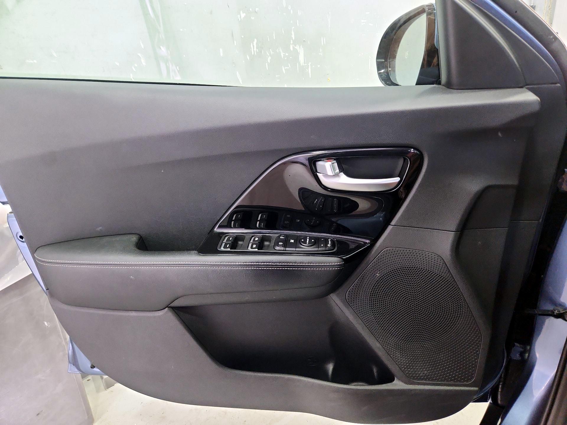 Thumbnail: 2022 Kia Niro - 12