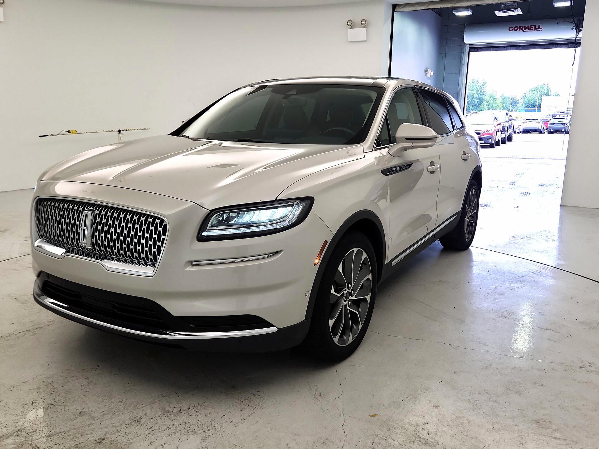 Thumbnail: 2022 Lincoln Nautilus - 3