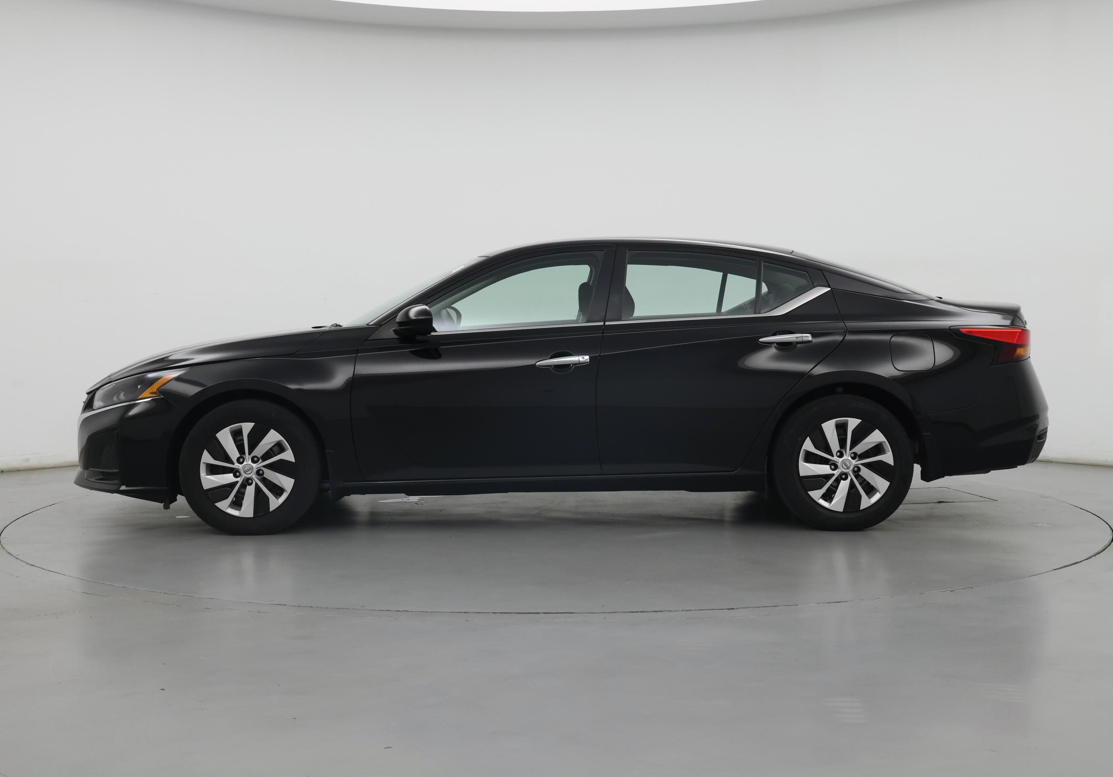 Thumbnail: 2023 Nissan Altima - 3