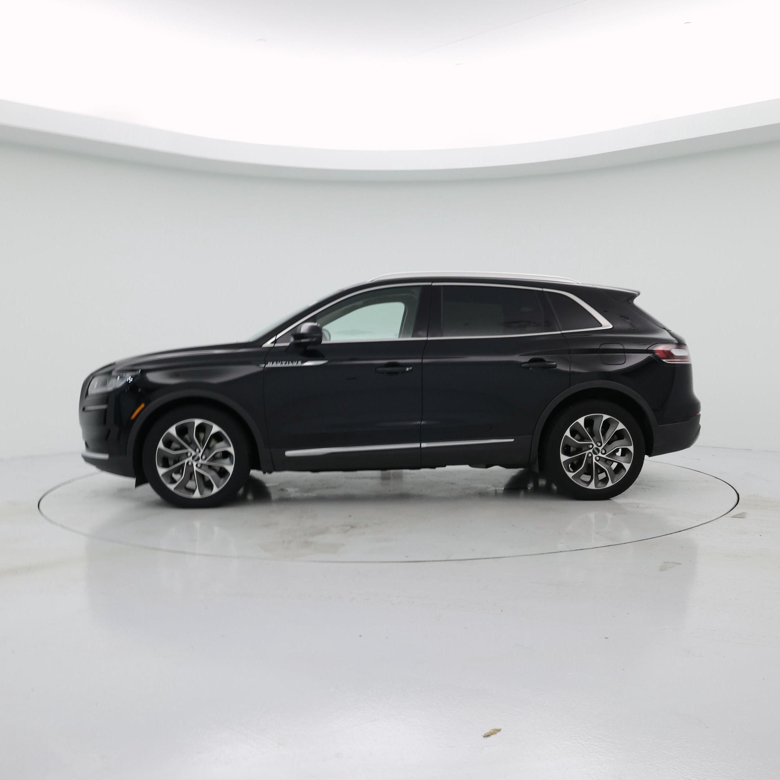 Thumbnail: 2023 Lincoln Nautilus - 3