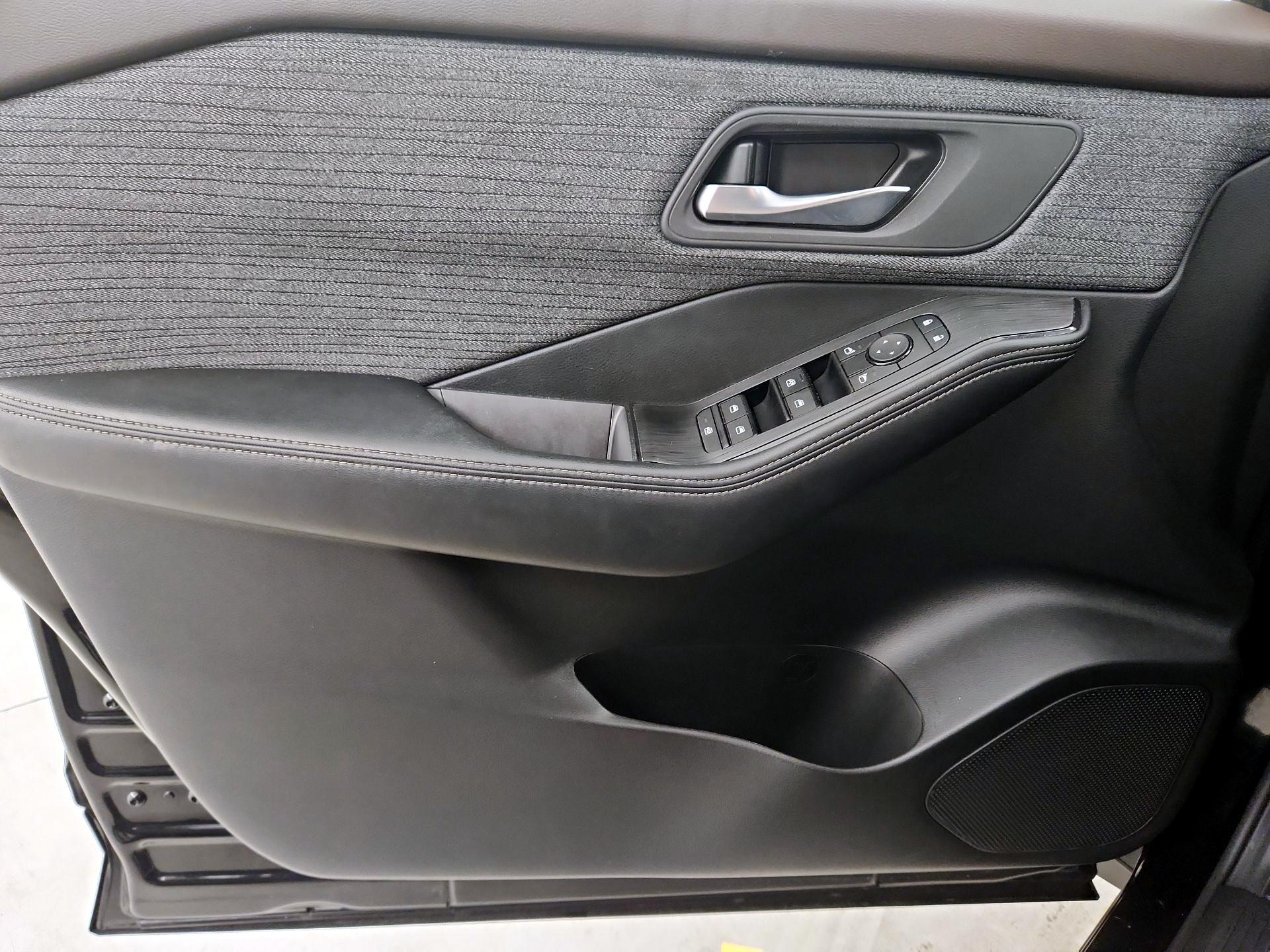 Thumbnail: 2023 Nissan Rogue - 12