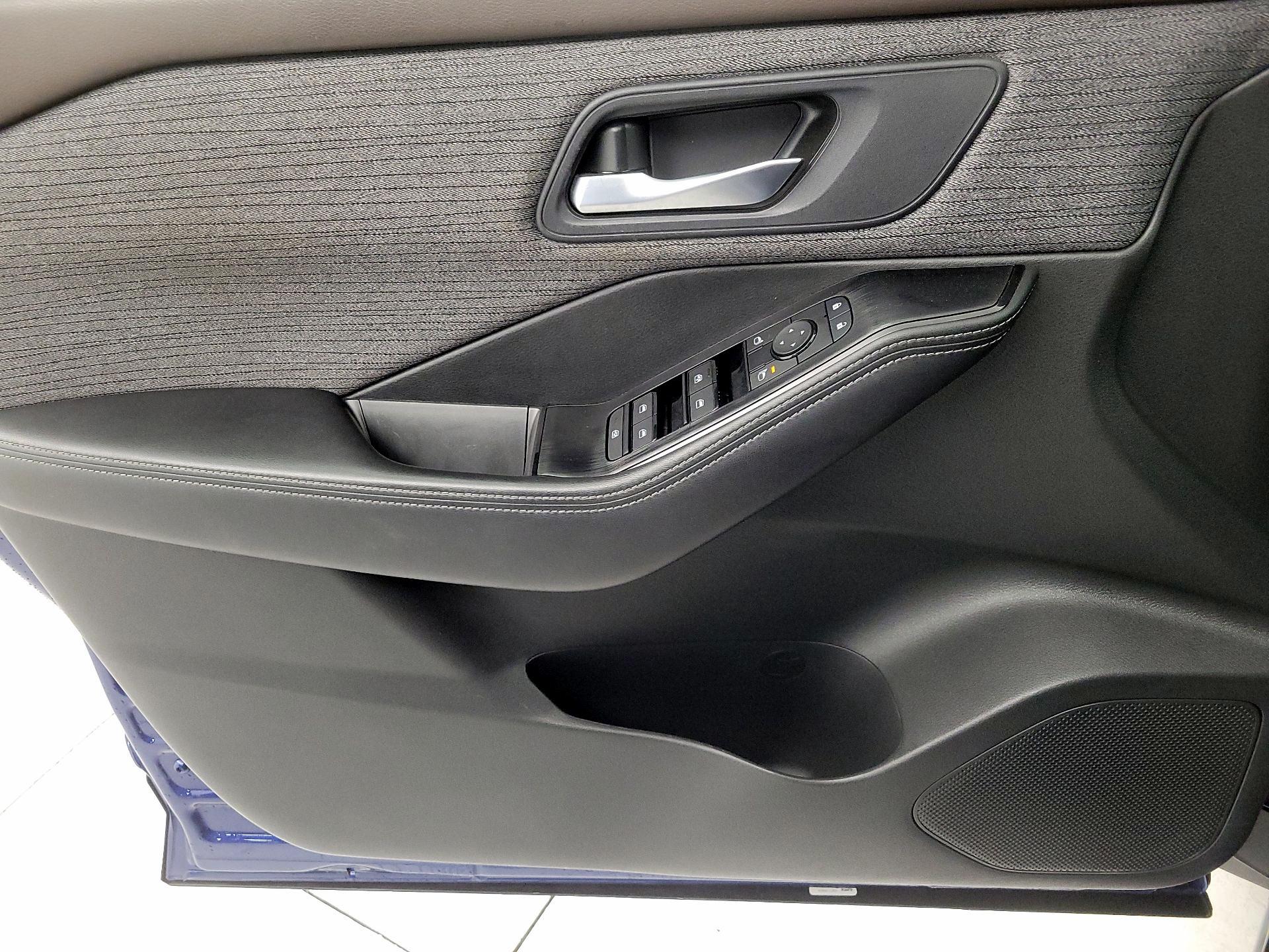 Thumbnail: 2023 Nissan Rogue - 12