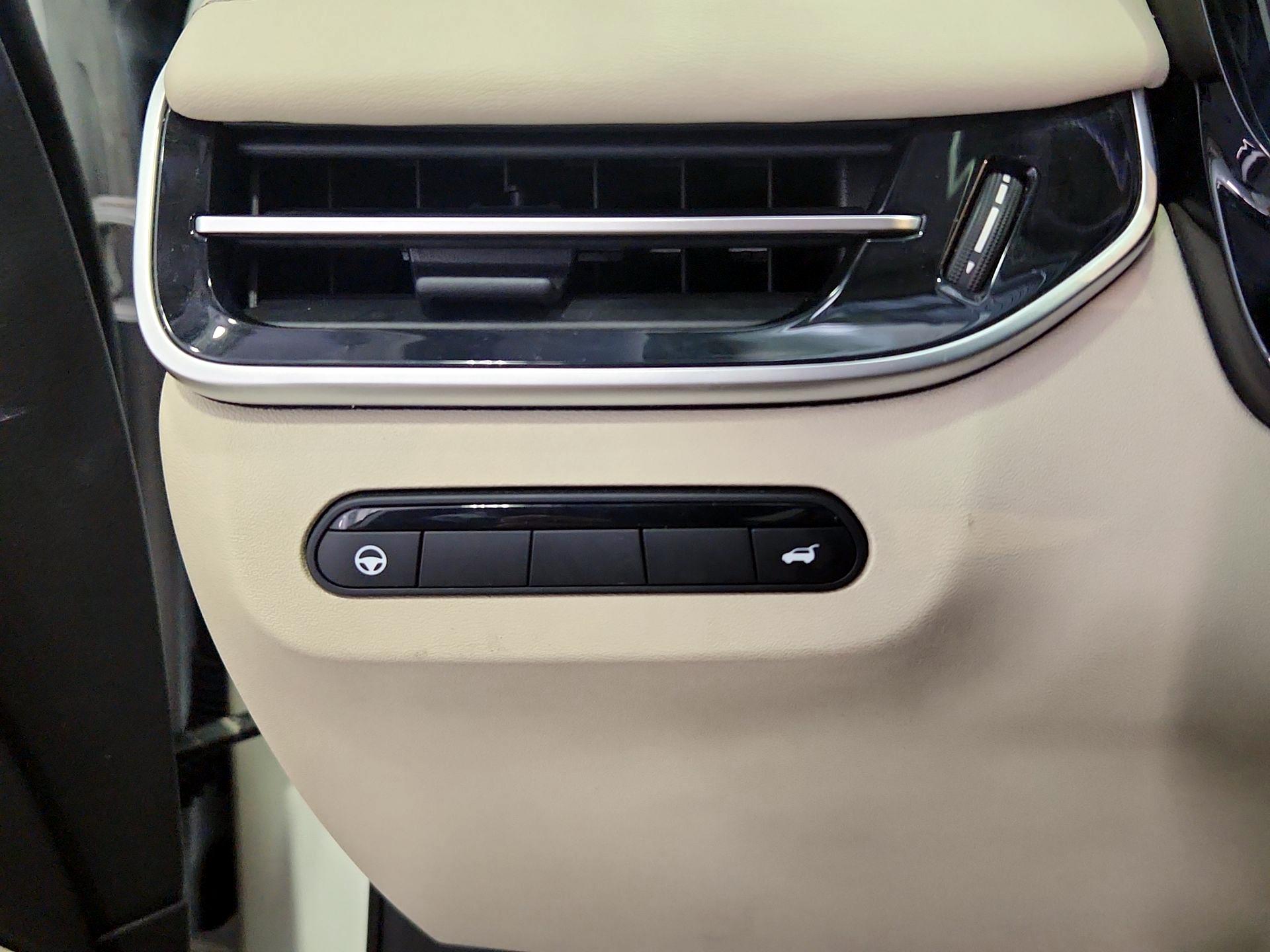 Thumbnail: 2023 INFINITI QX60 - 13