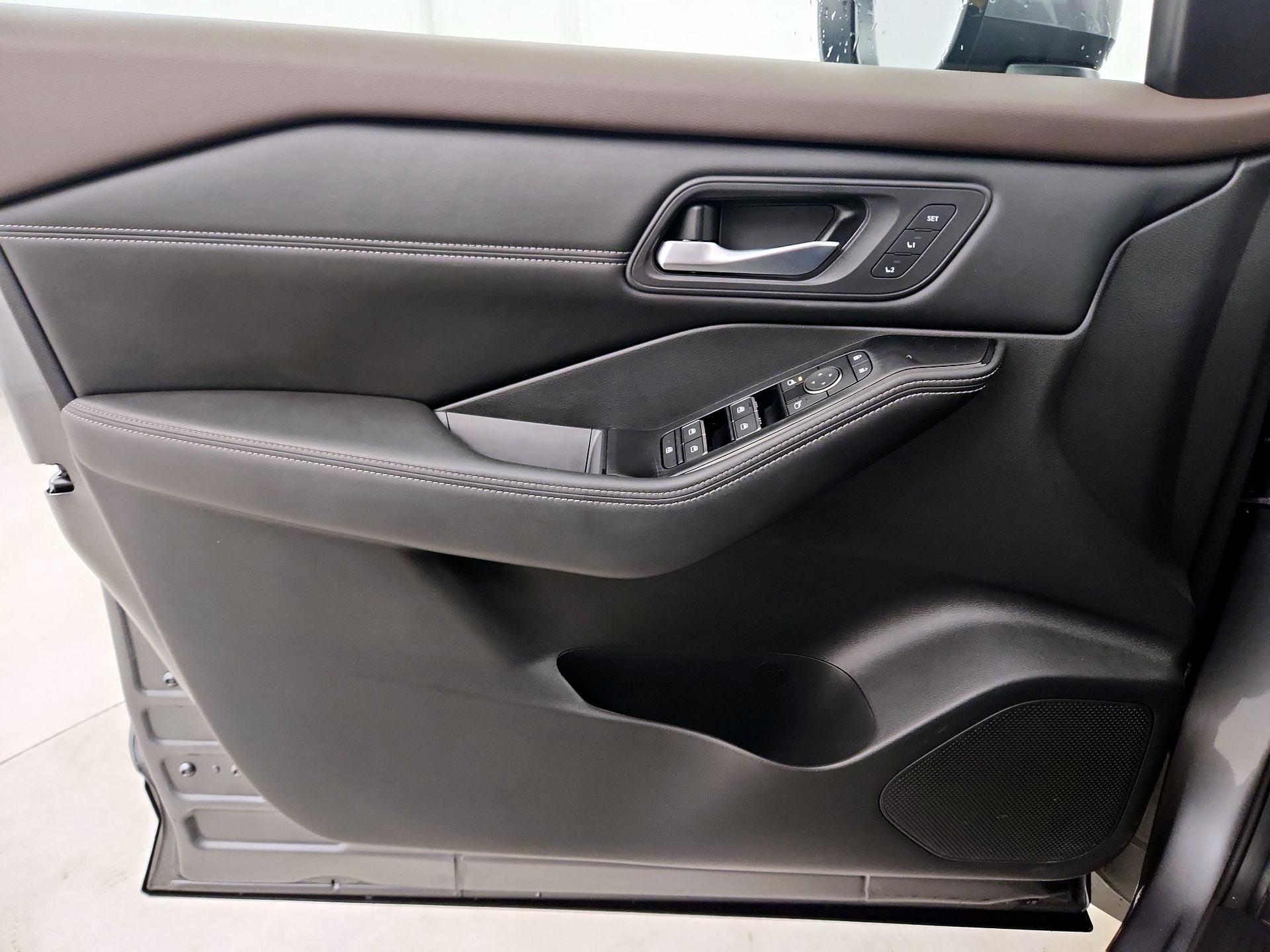 Thumbnail: 2023 Nissan Rogue - 12