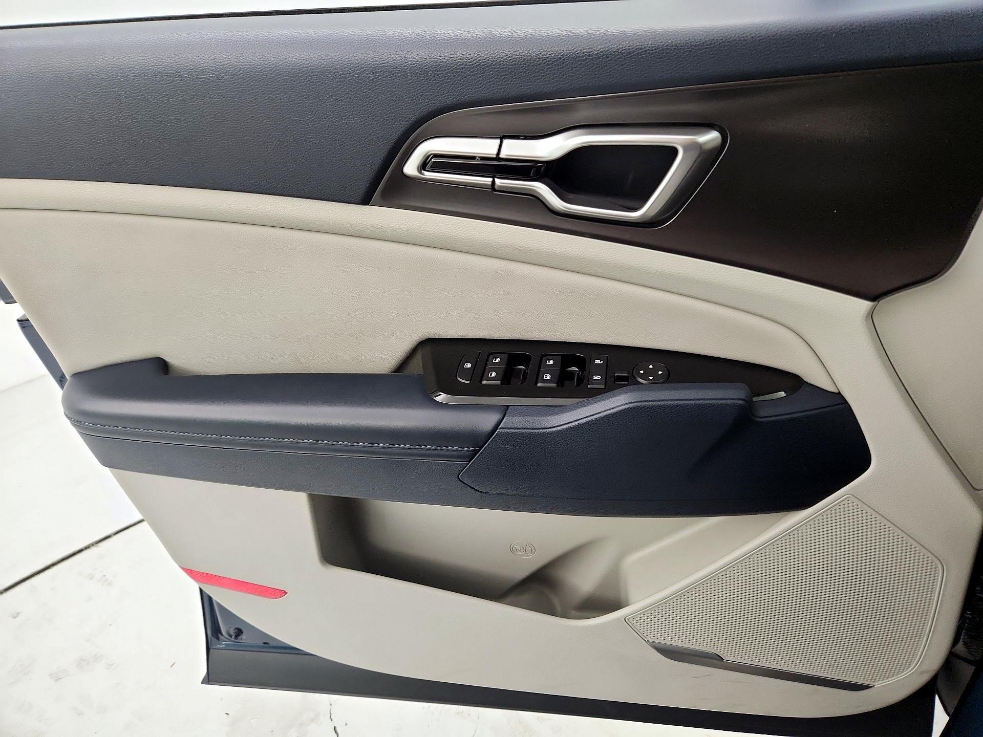 Thumbnail: 2023 Kia Sportage - 12