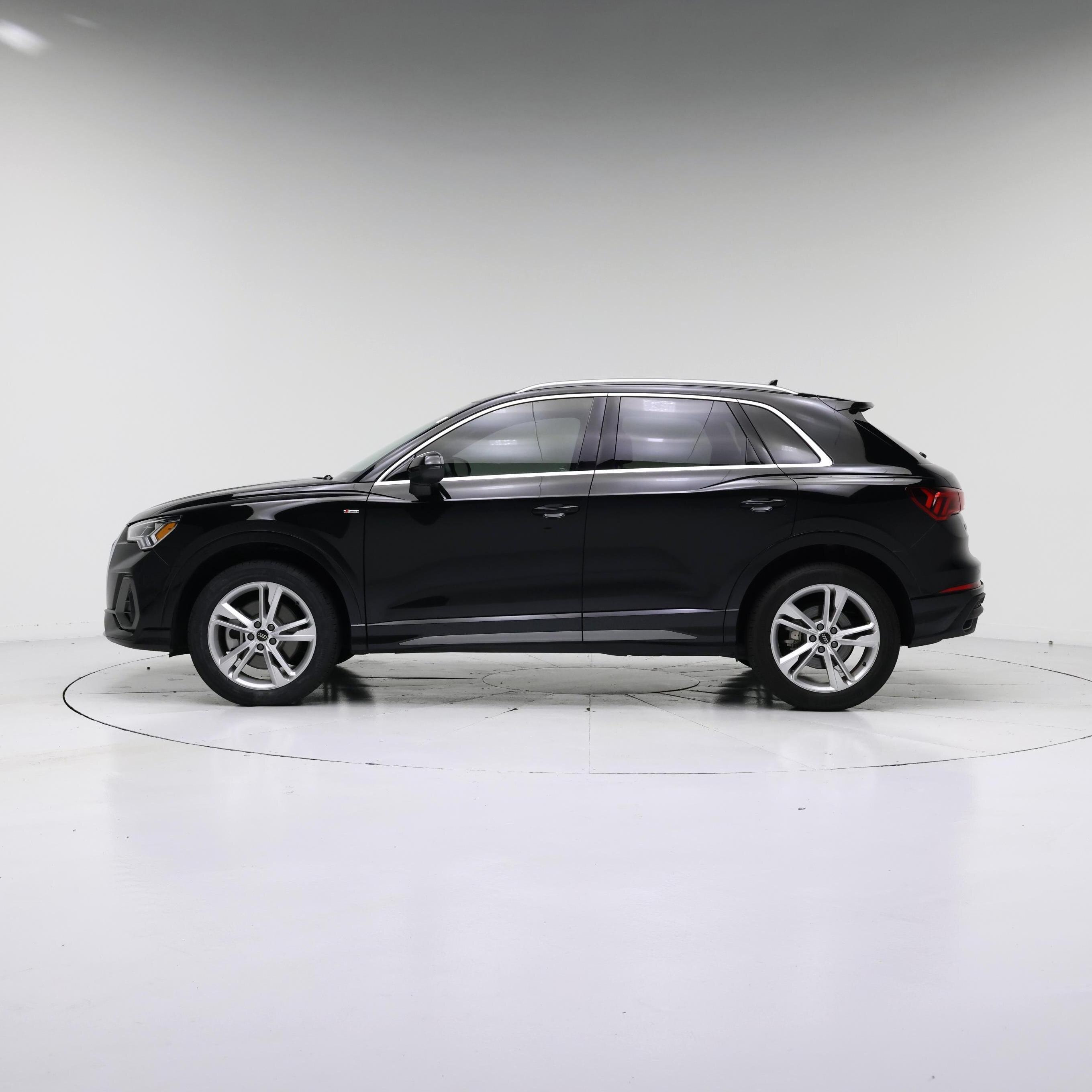 Thumbnail: 2024 Audi Q3 - 3