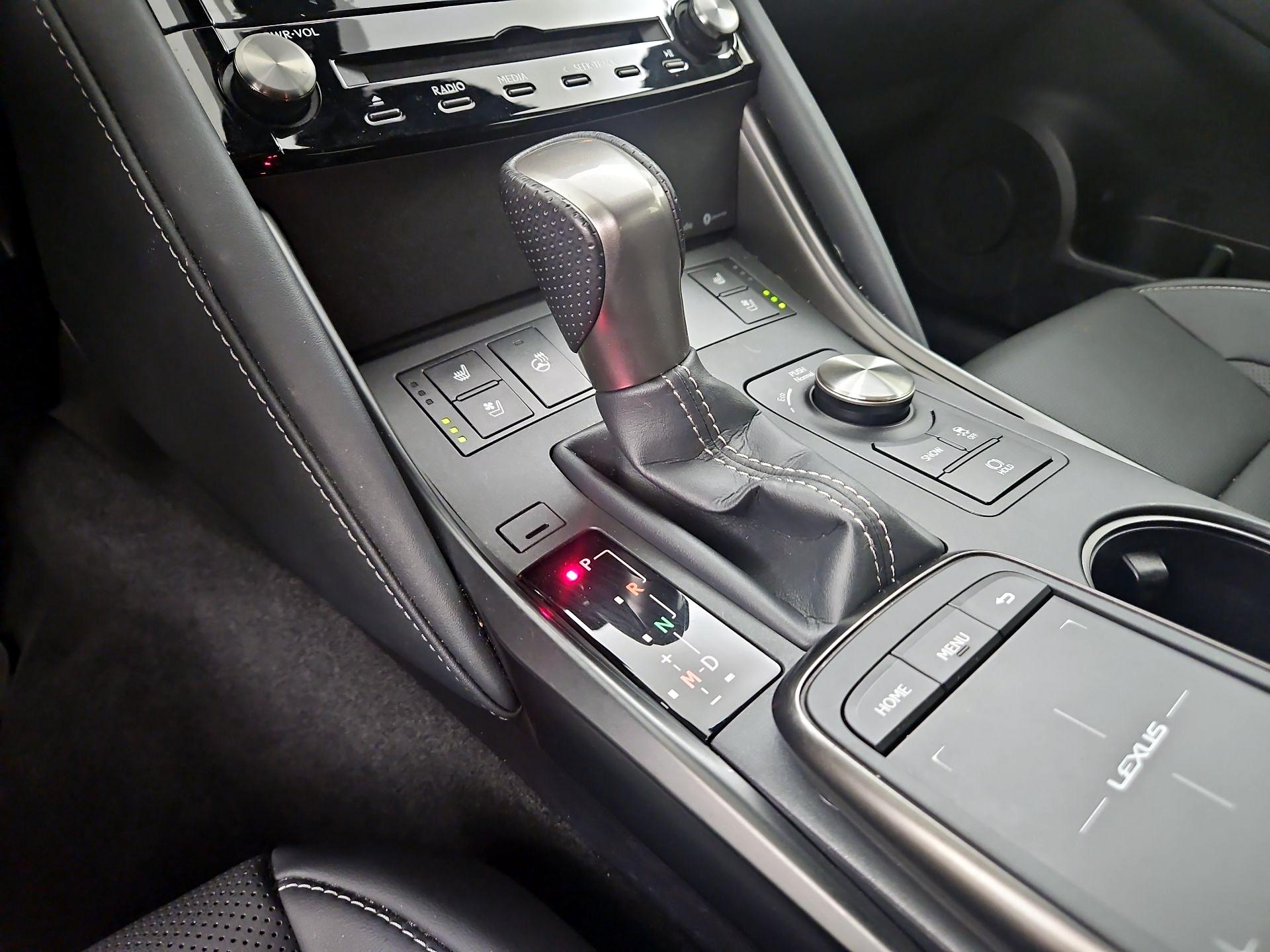 Thumbnail: 2022 Lexus IS - 17