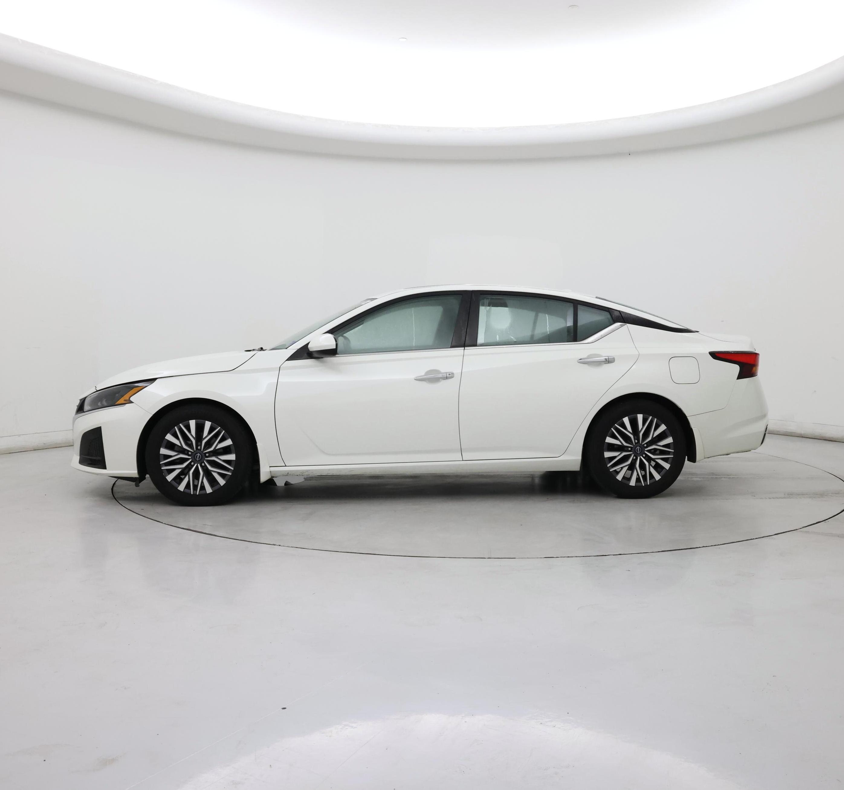 Thumbnail: 2023 Nissan Altima - 3