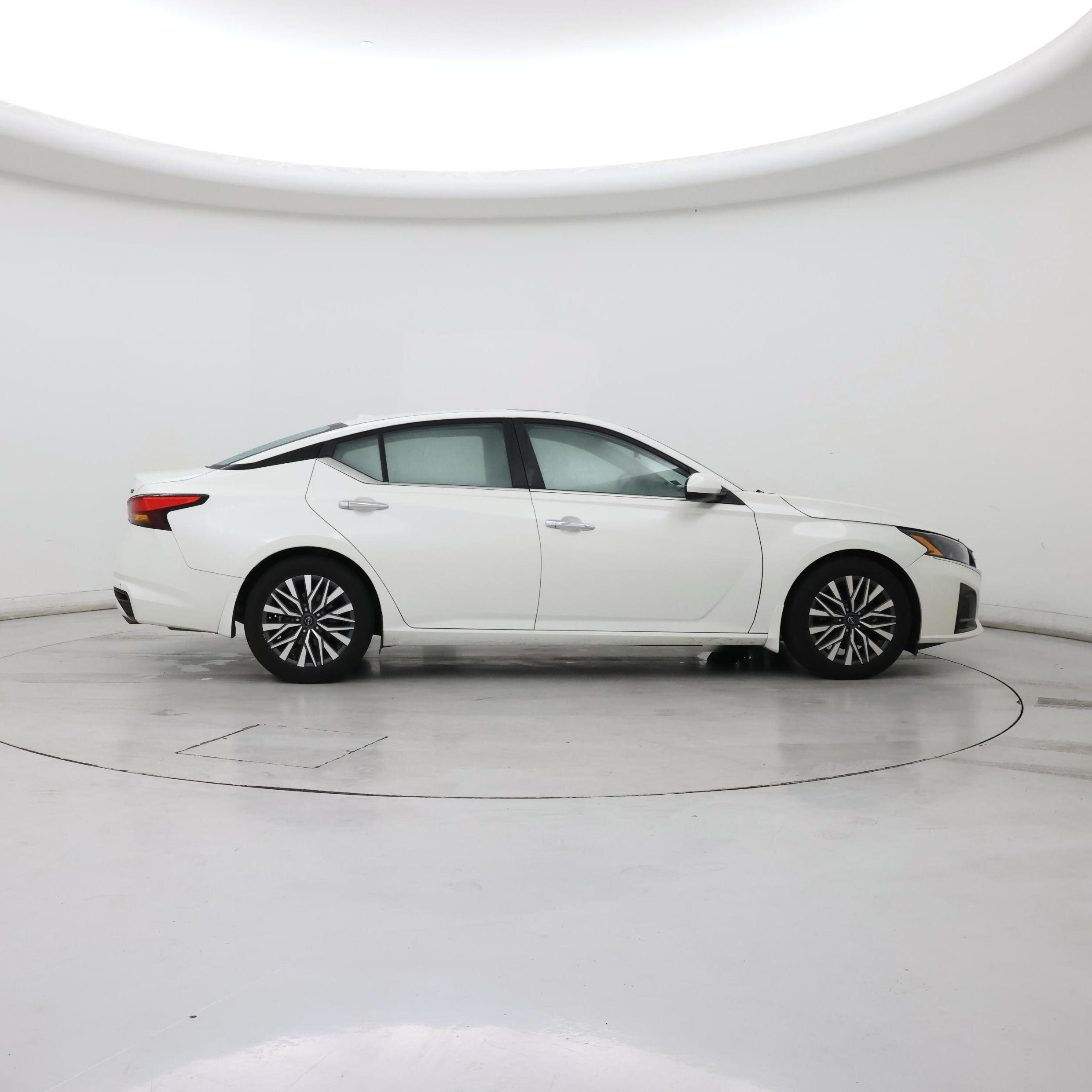 Thumbnail: 2023 Nissan Altima - 7