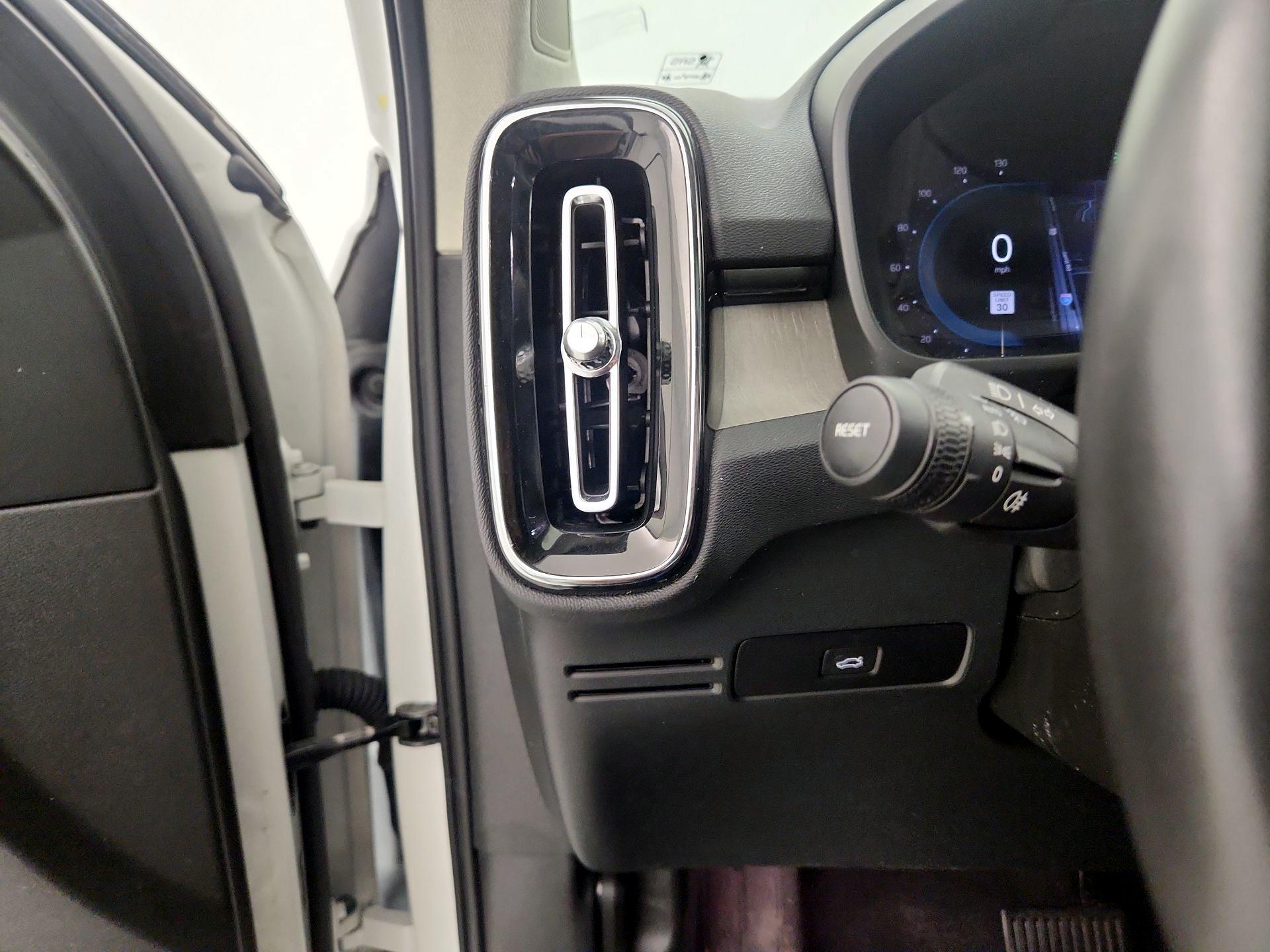 Thumbnail: 2023 Volvo XC40 - 13