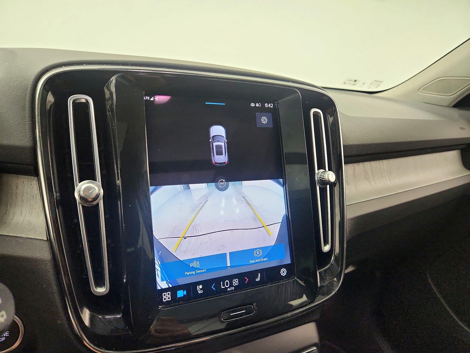 Thumbnail: 2023 Volvo XC40 - 15