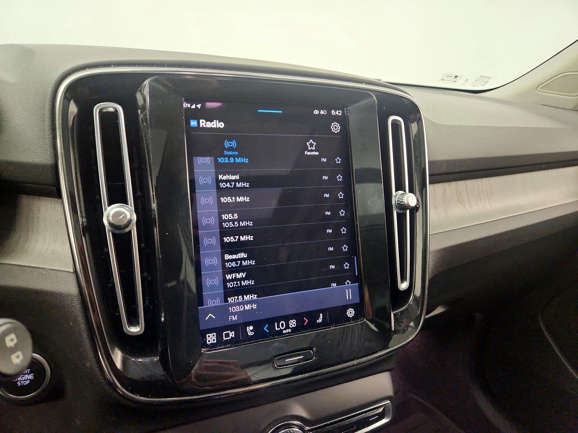 Thumbnail: 2023 Volvo XC40 - 16