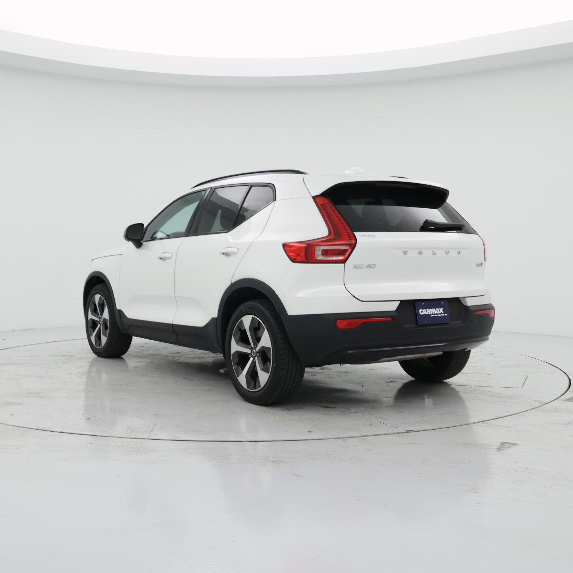 Thumbnail: 2023 Volvo XC40 - 2
