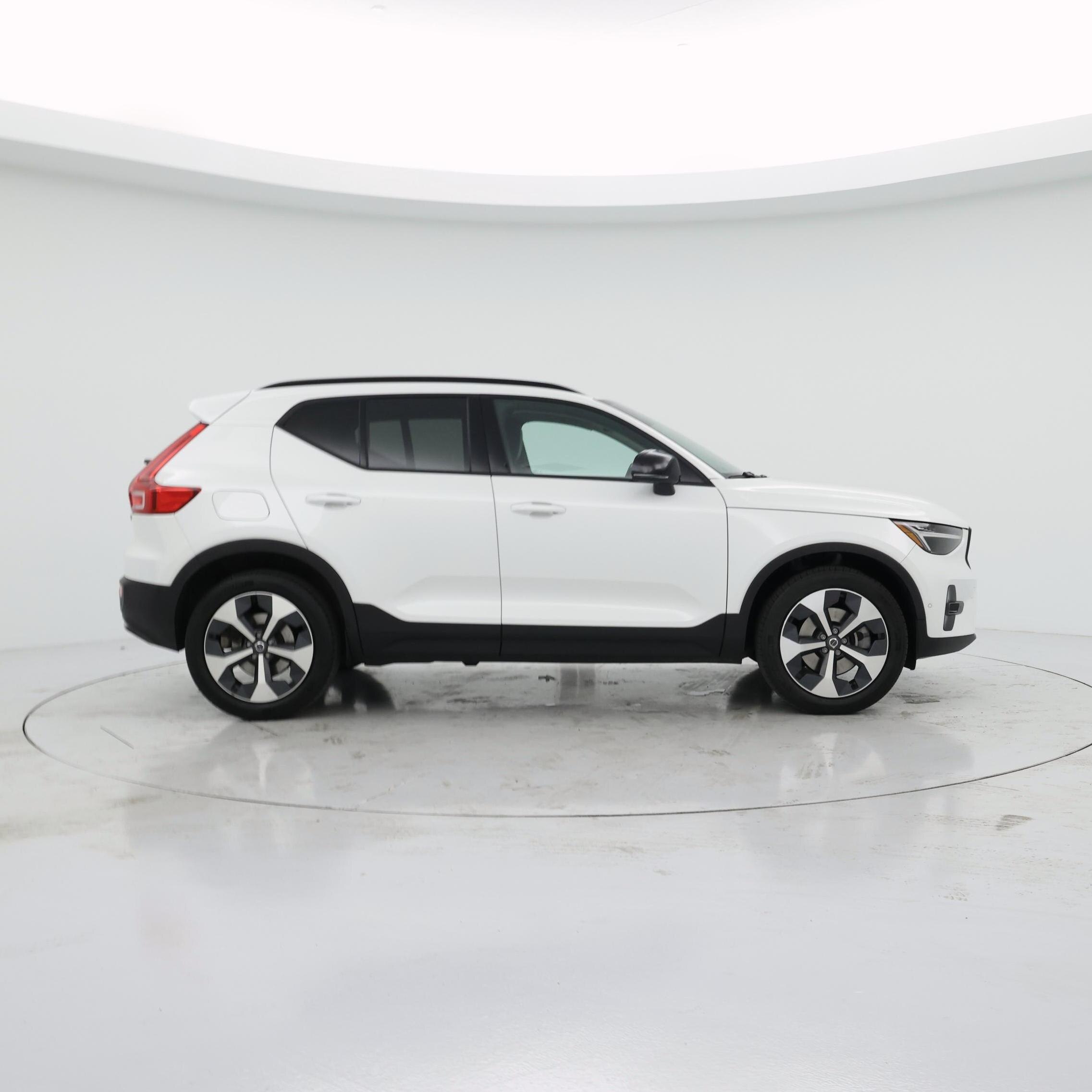 Thumbnail: 2023 Volvo XC40 - 7
