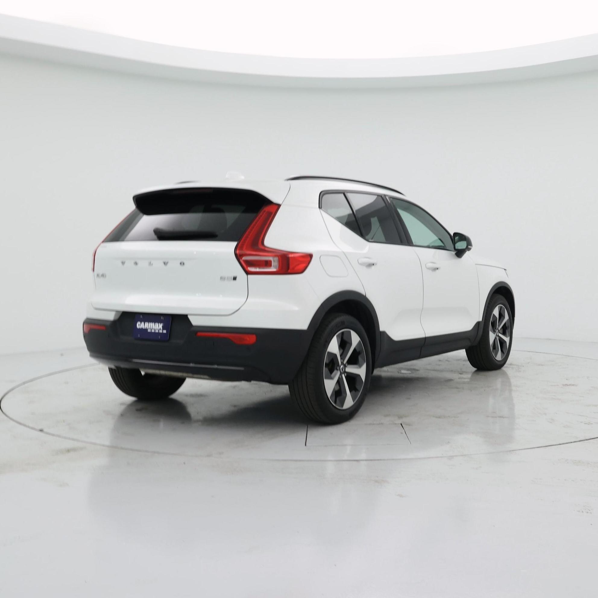 Thumbnail: 2023 Volvo XC40 - 8