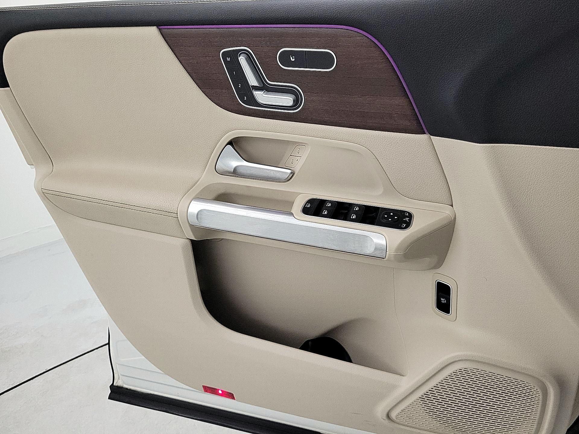 Thumbnail: 2023 Mercedes-Benz GLB - 12