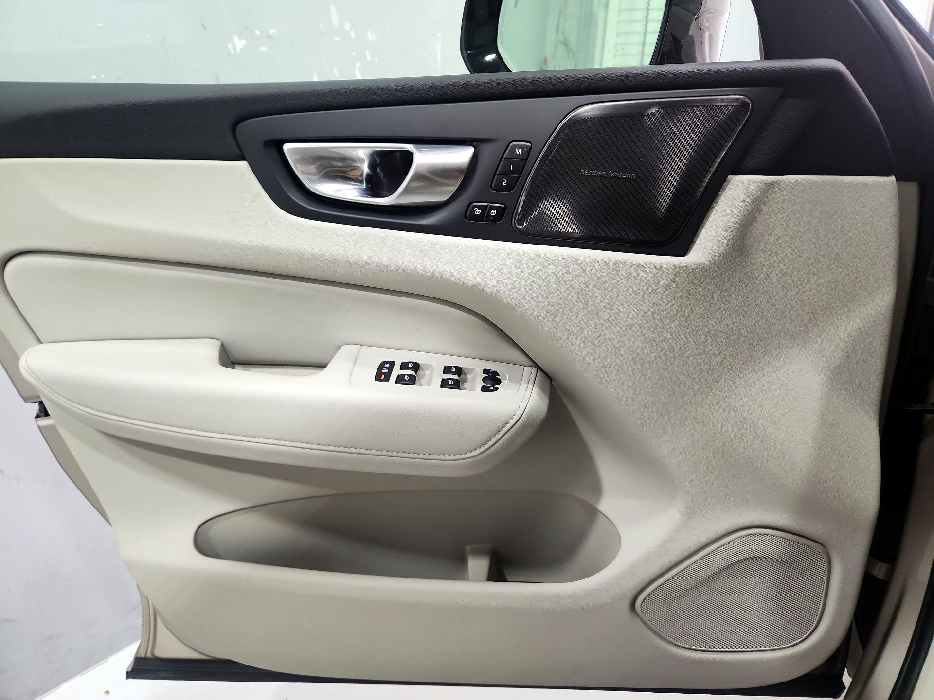 Thumbnail: 2023 Volvo XC60 - 12