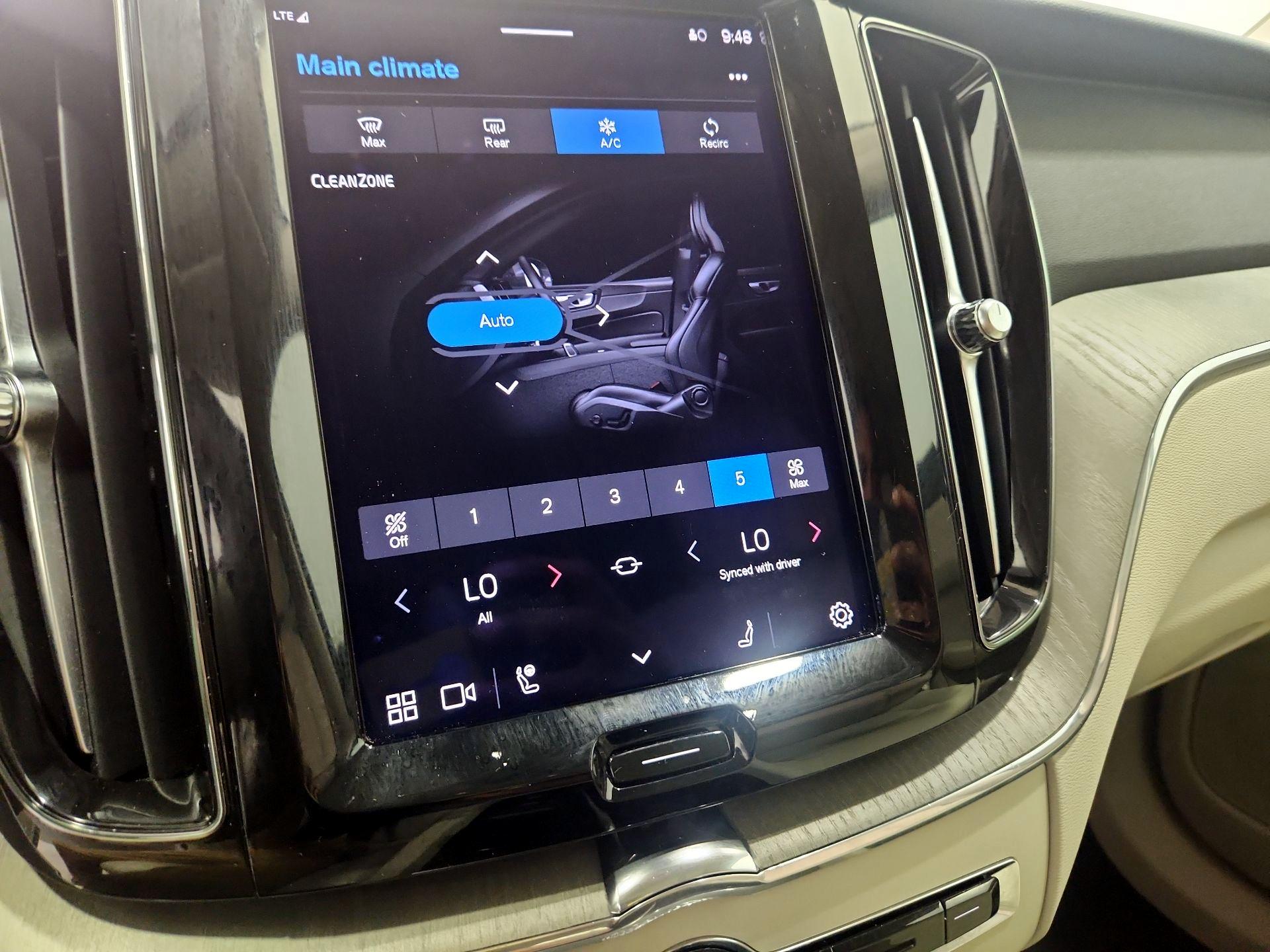 Thumbnail: 2023 Volvo XC60 - 16