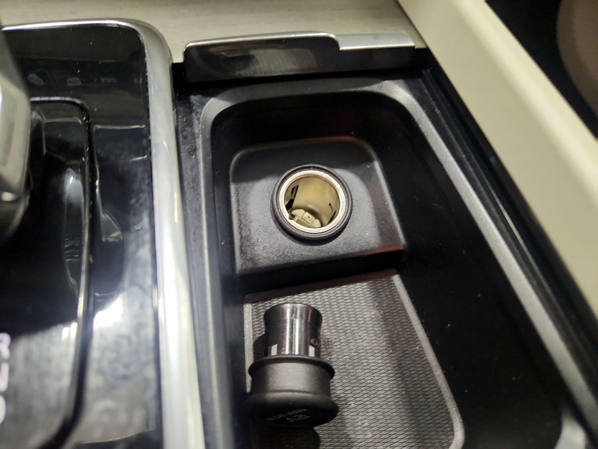 Thumbnail: 2023 Volvo XC60 - 18