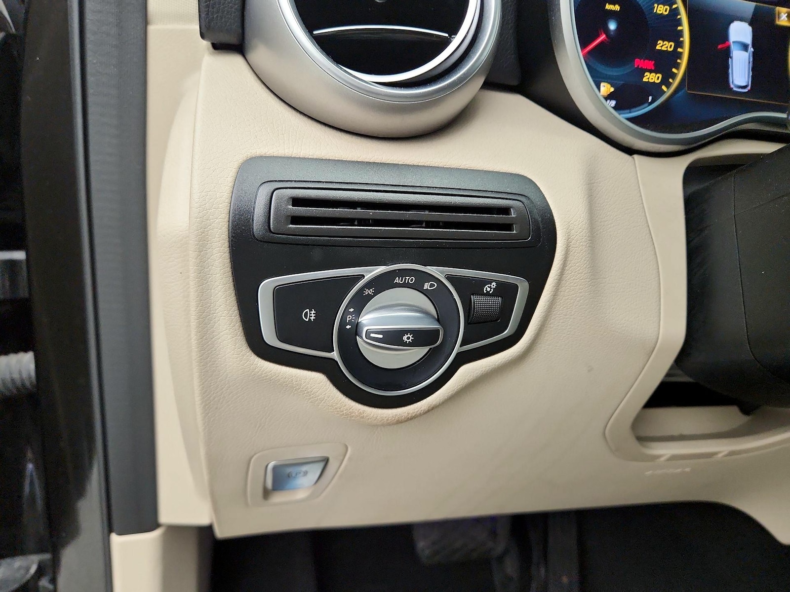 2022 Mercedes-Benz GLC GLC300 - Photo 14