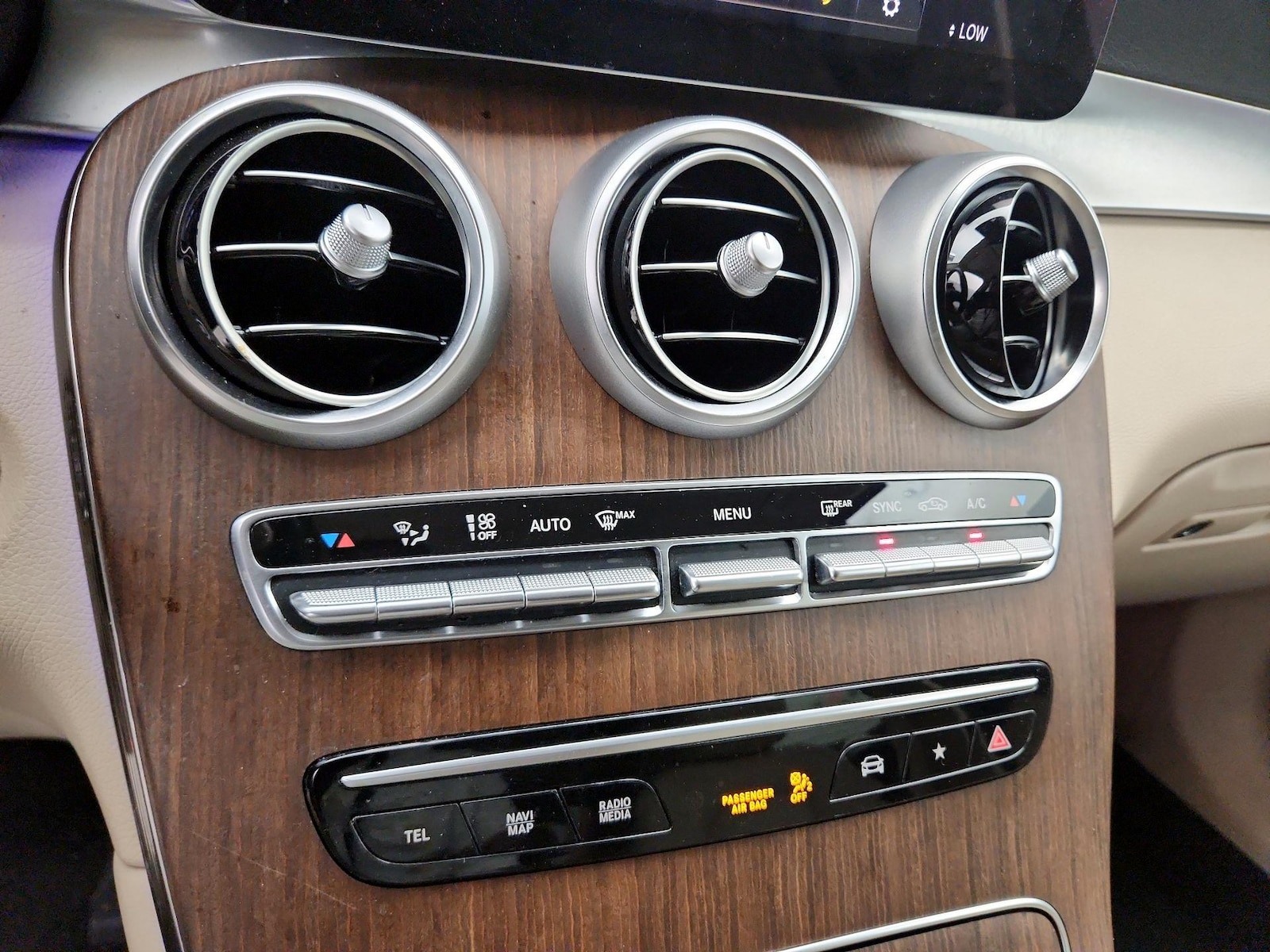 2022 Mercedes-Benz GLC GLC300 - Photo 18