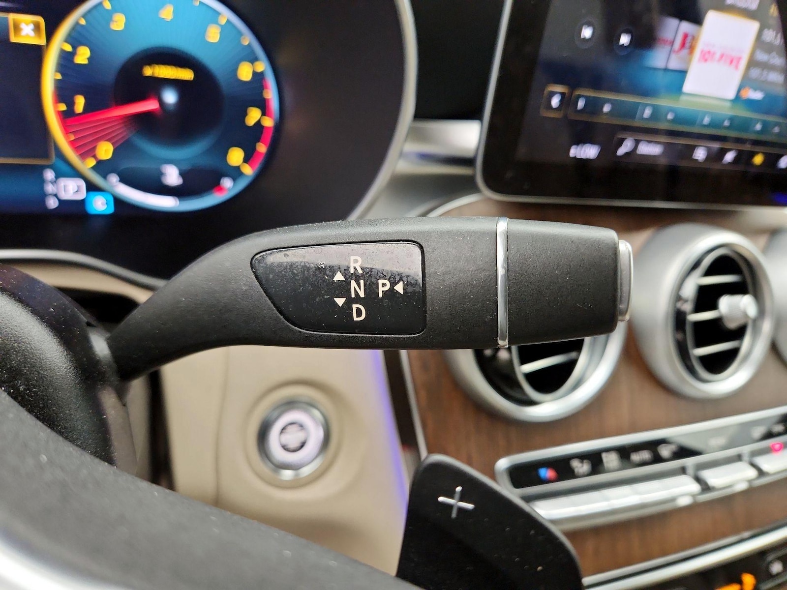2022 Mercedes-Benz GLC GLC300 - Photo 19