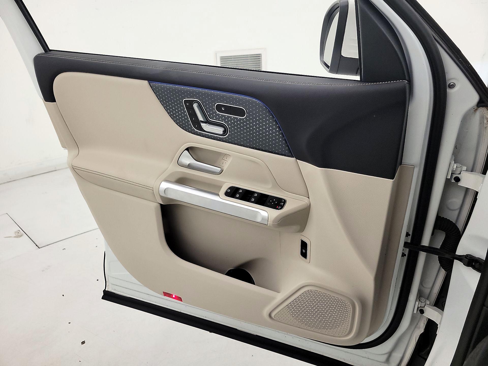 Thumbnail: 2024 Mercedes-Benz GLB - 12