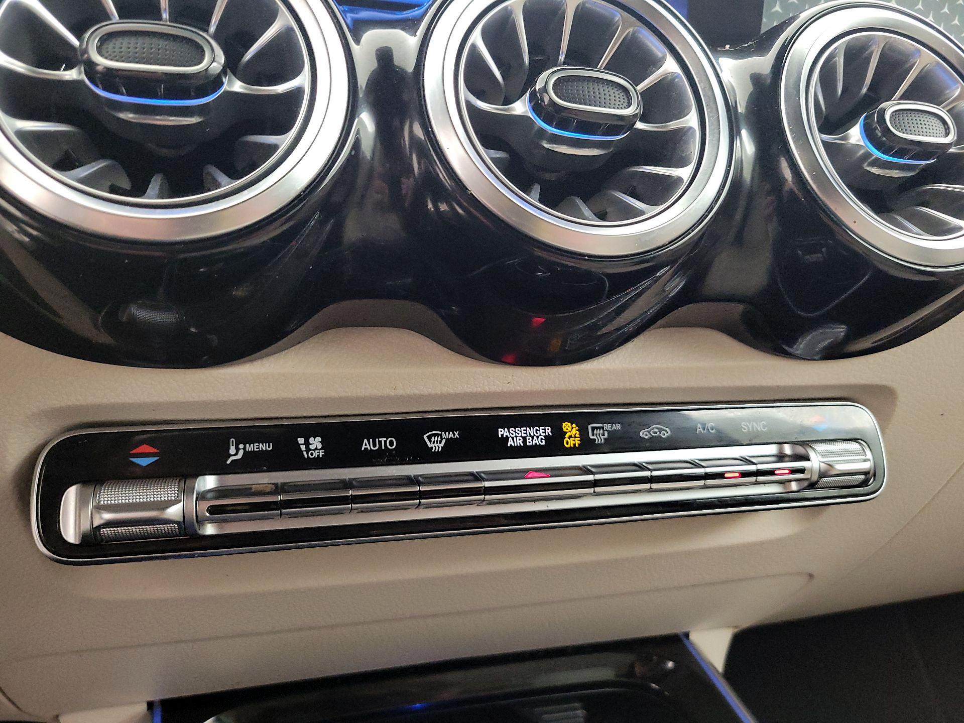 Thumbnail: 2024 Mercedes-Benz GLB - 16