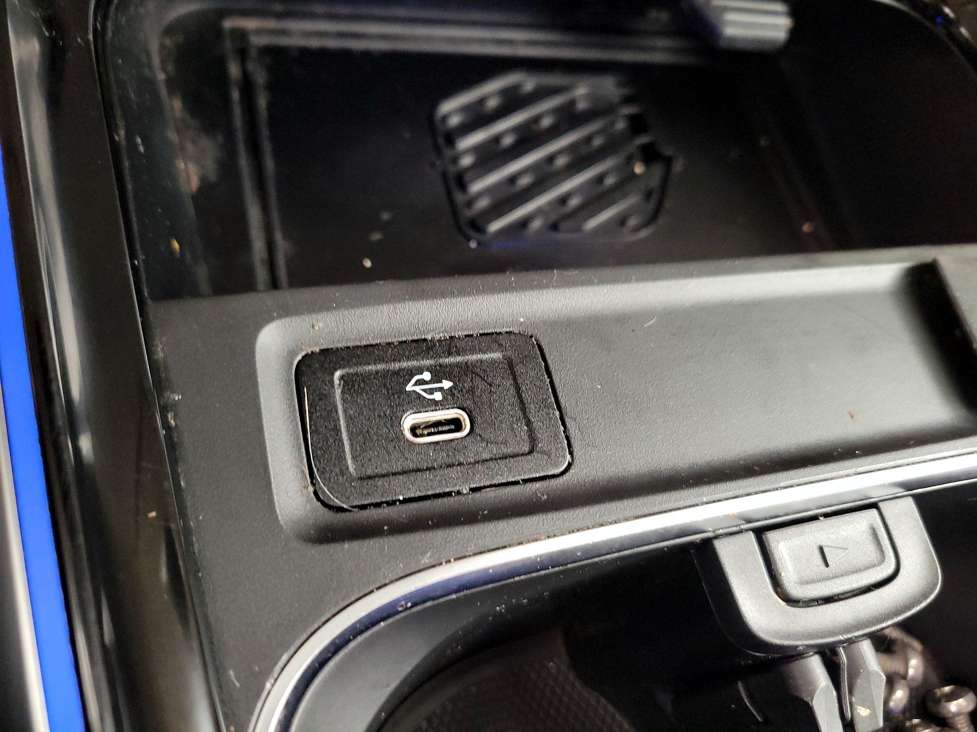 Thumbnail: 2024 Mercedes-Benz GLB - 18