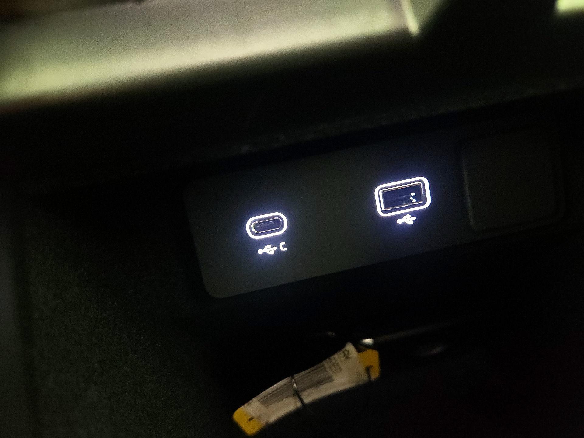 Thumbnail: 2023 Land Rover Range Rover Evoque - 18