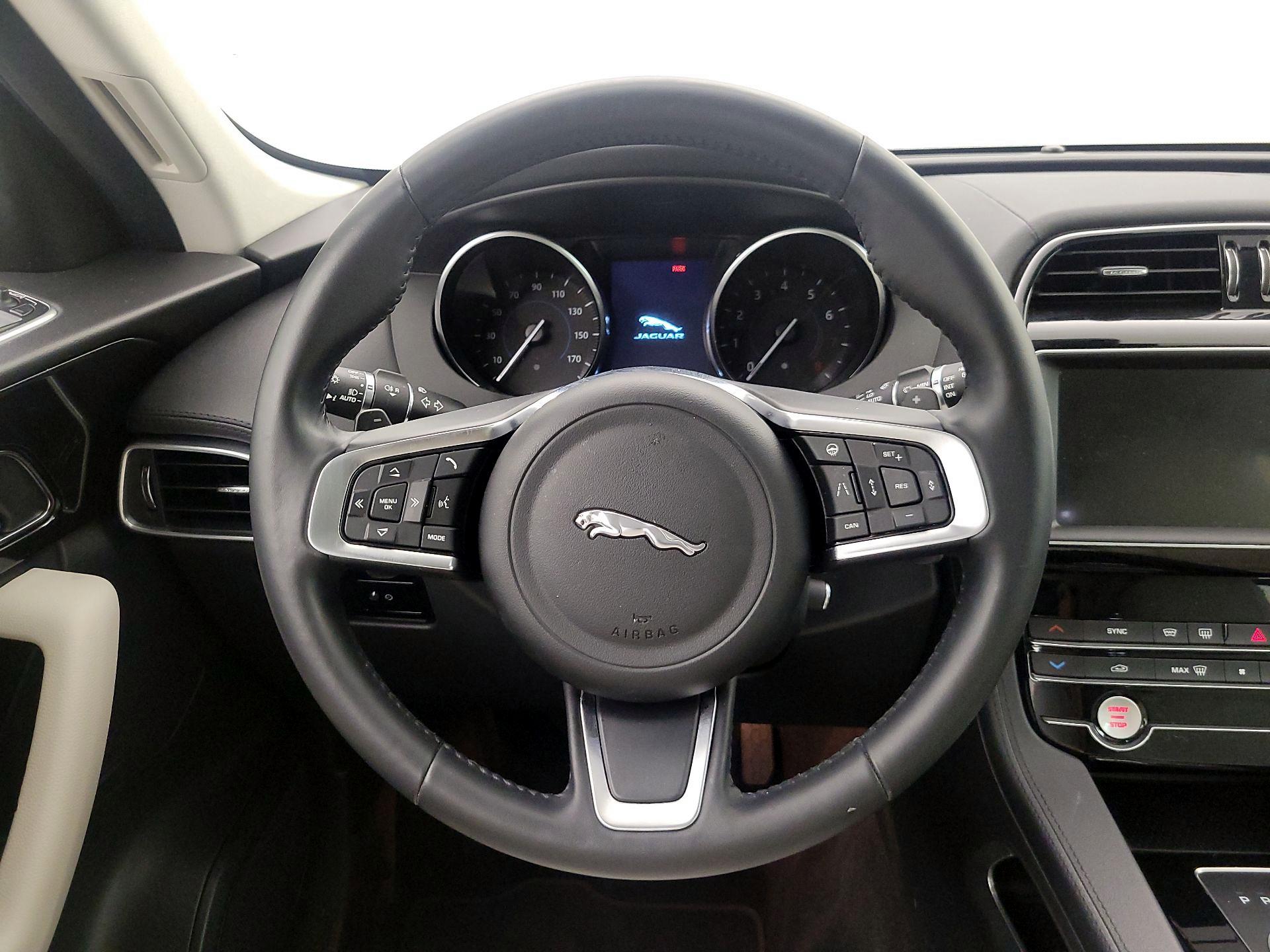 Thumbnail: 2020 Jaguar F-Pace - 10
