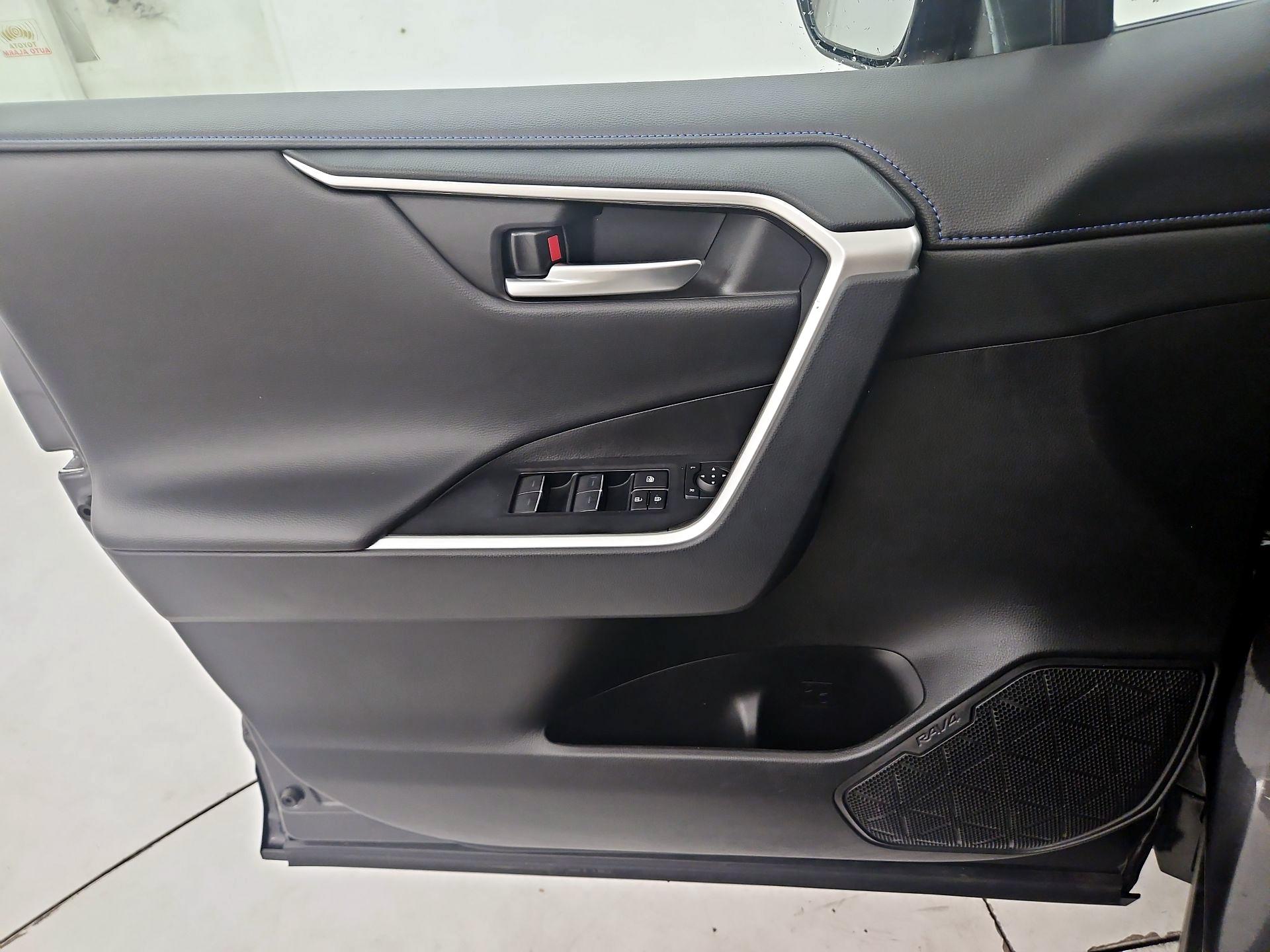 Thumbnail: 2024 Toyota RAV4 - 12