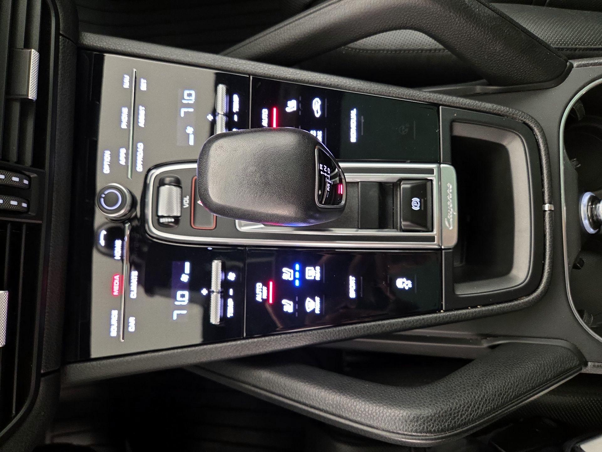 Thumbnail: 2020 Porsche Cayenne - 18