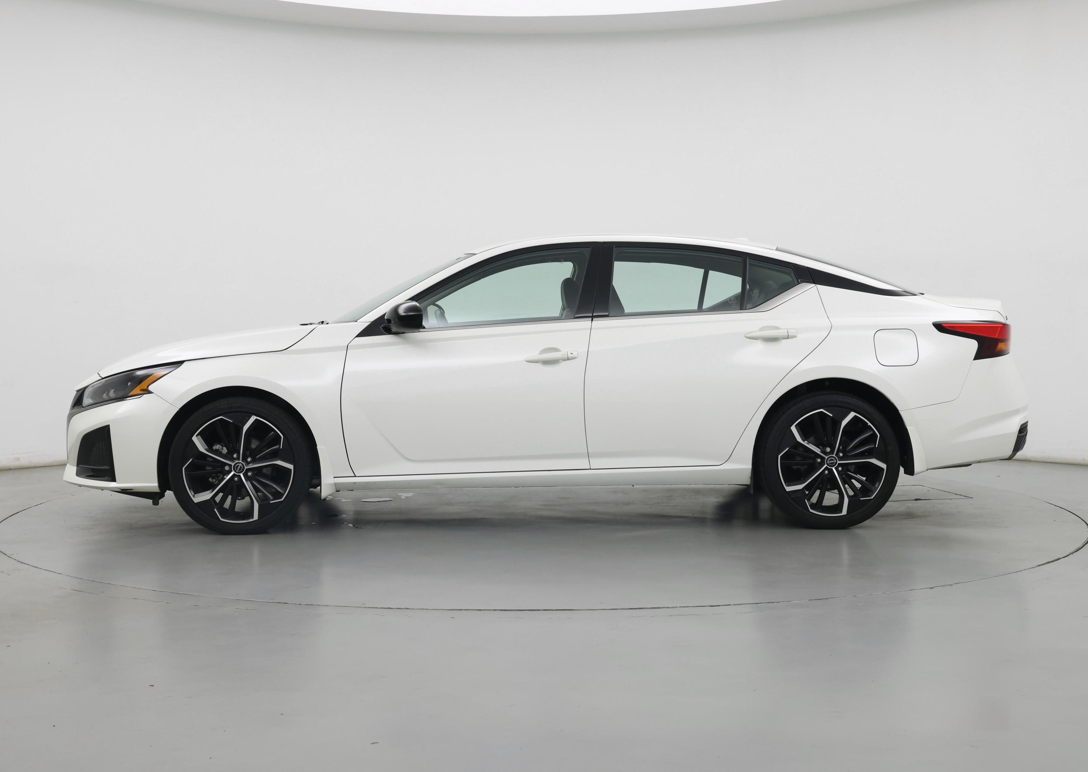Thumbnail: 2023 Nissan Altima - 3