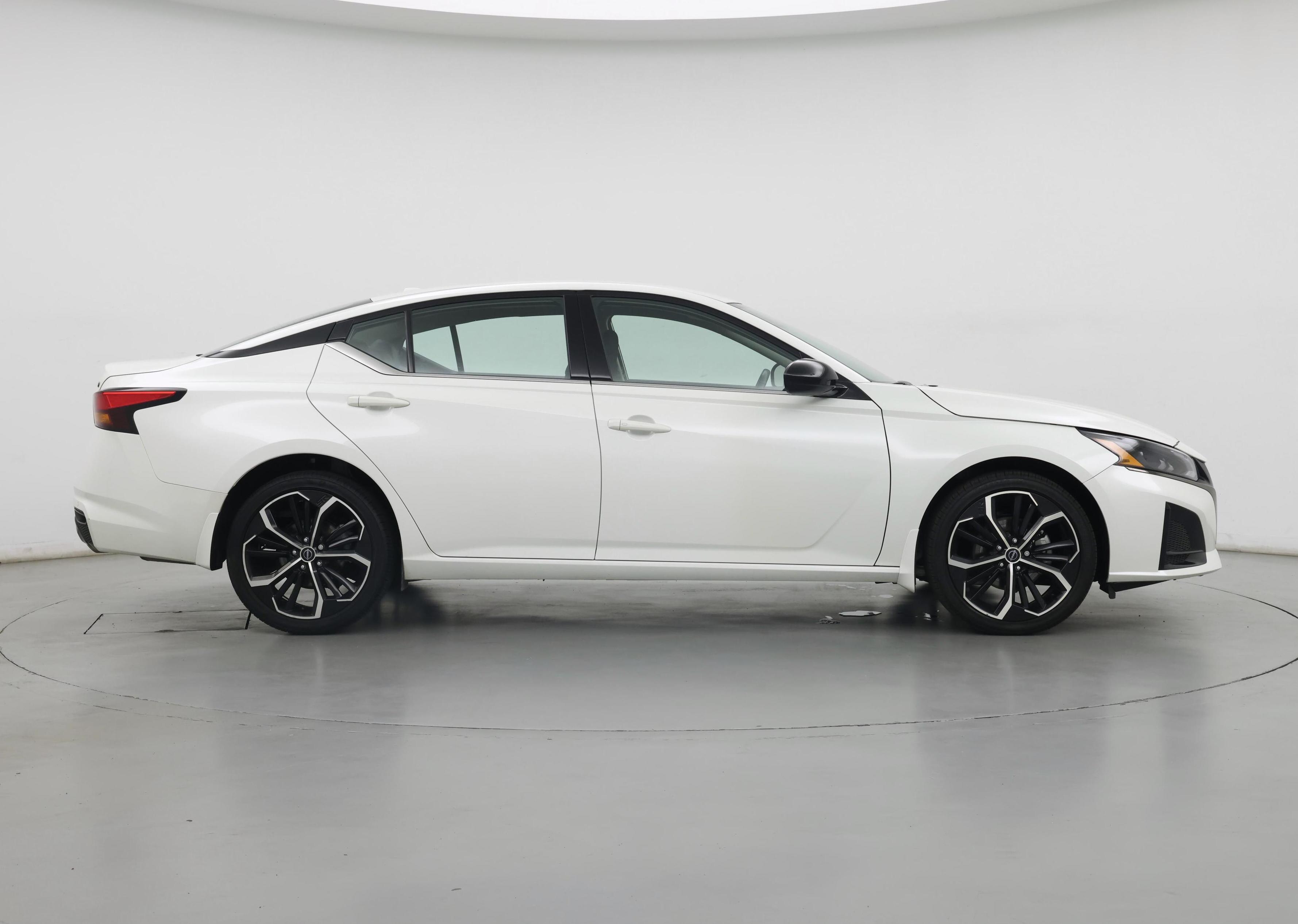 Thumbnail: 2023 Nissan Altima - 7