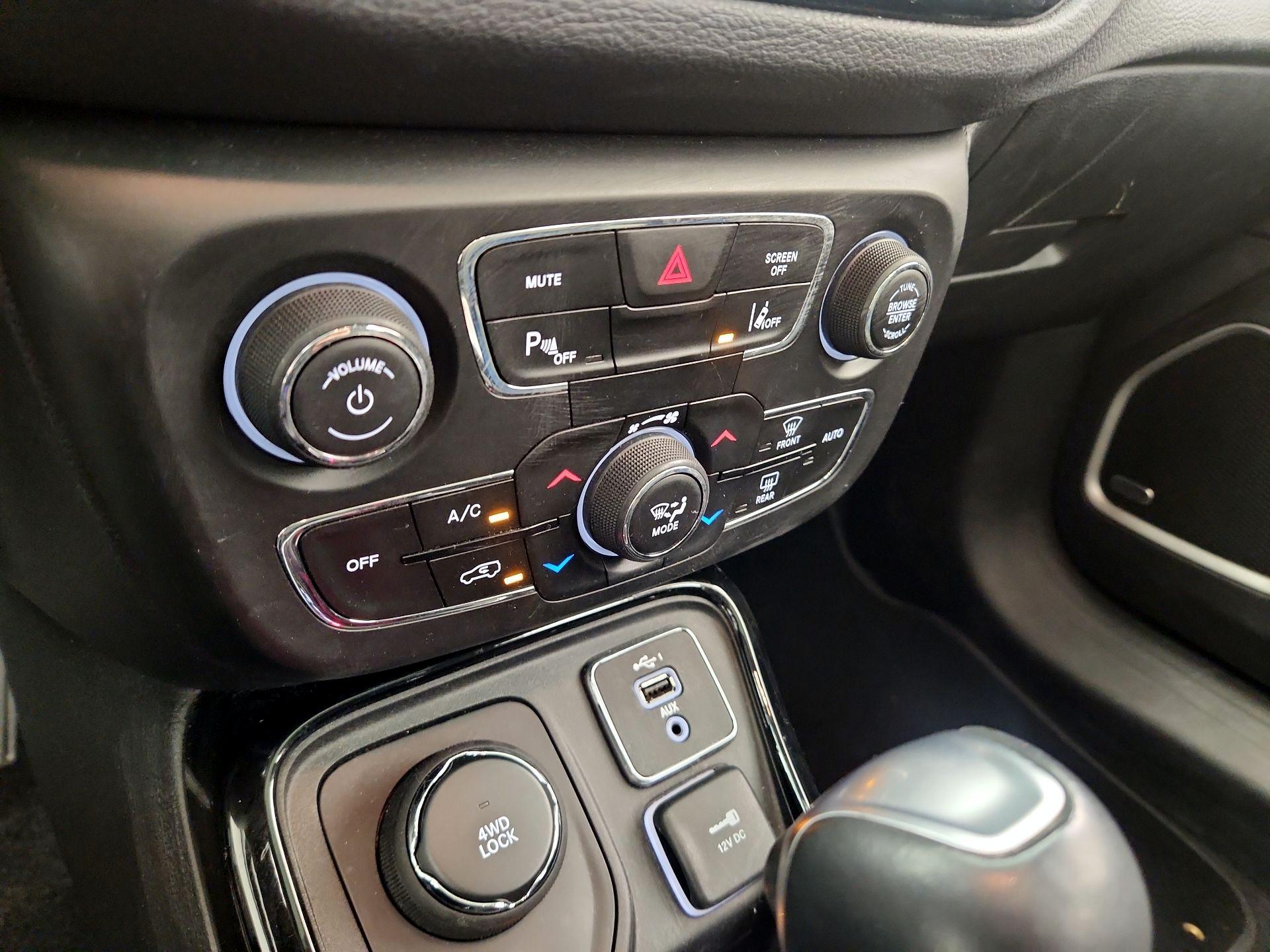 Thumbnail: 2021 Jeep Compass - 16