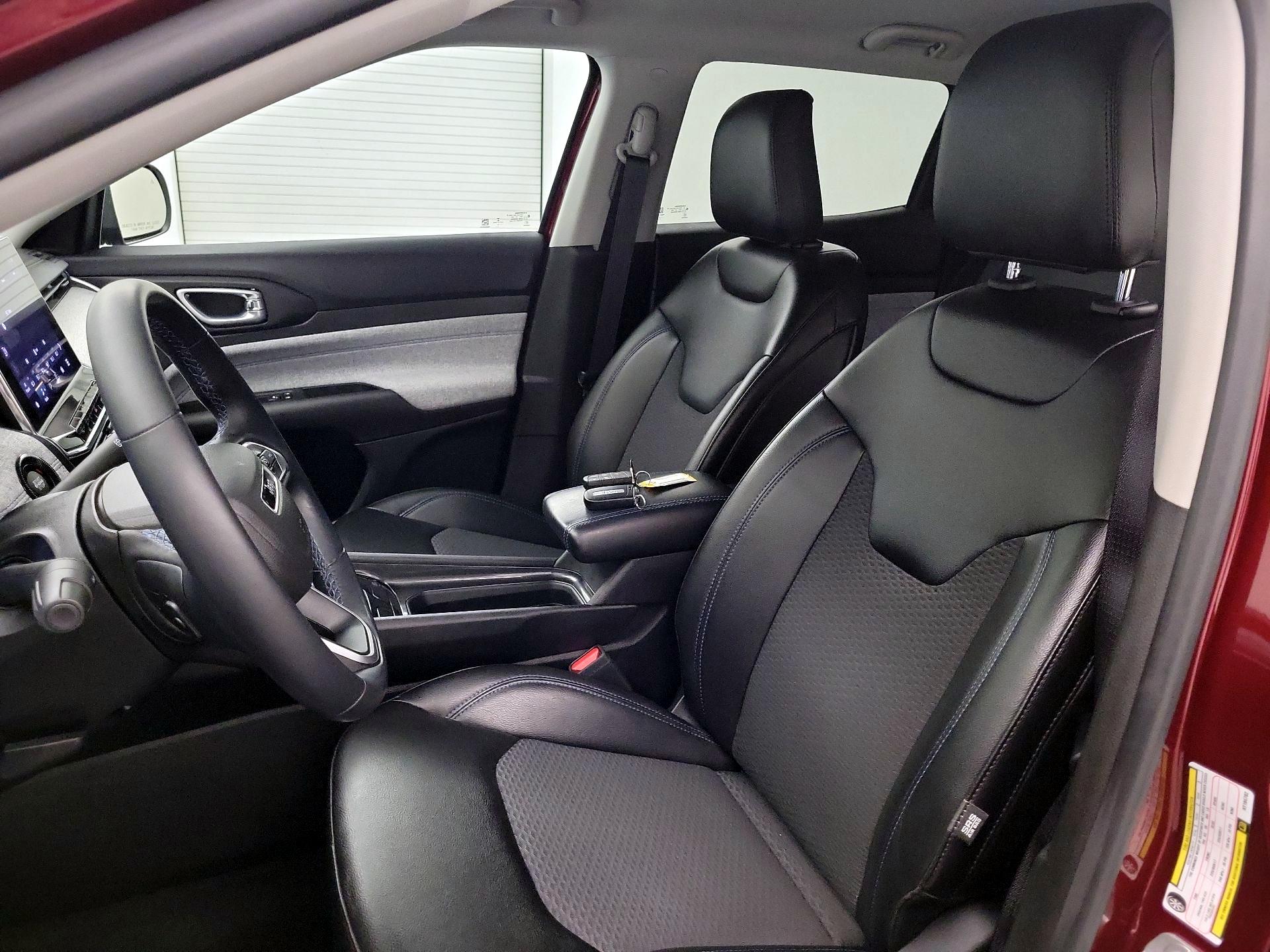 Thumbnail: 2022 Jeep Compass - 11