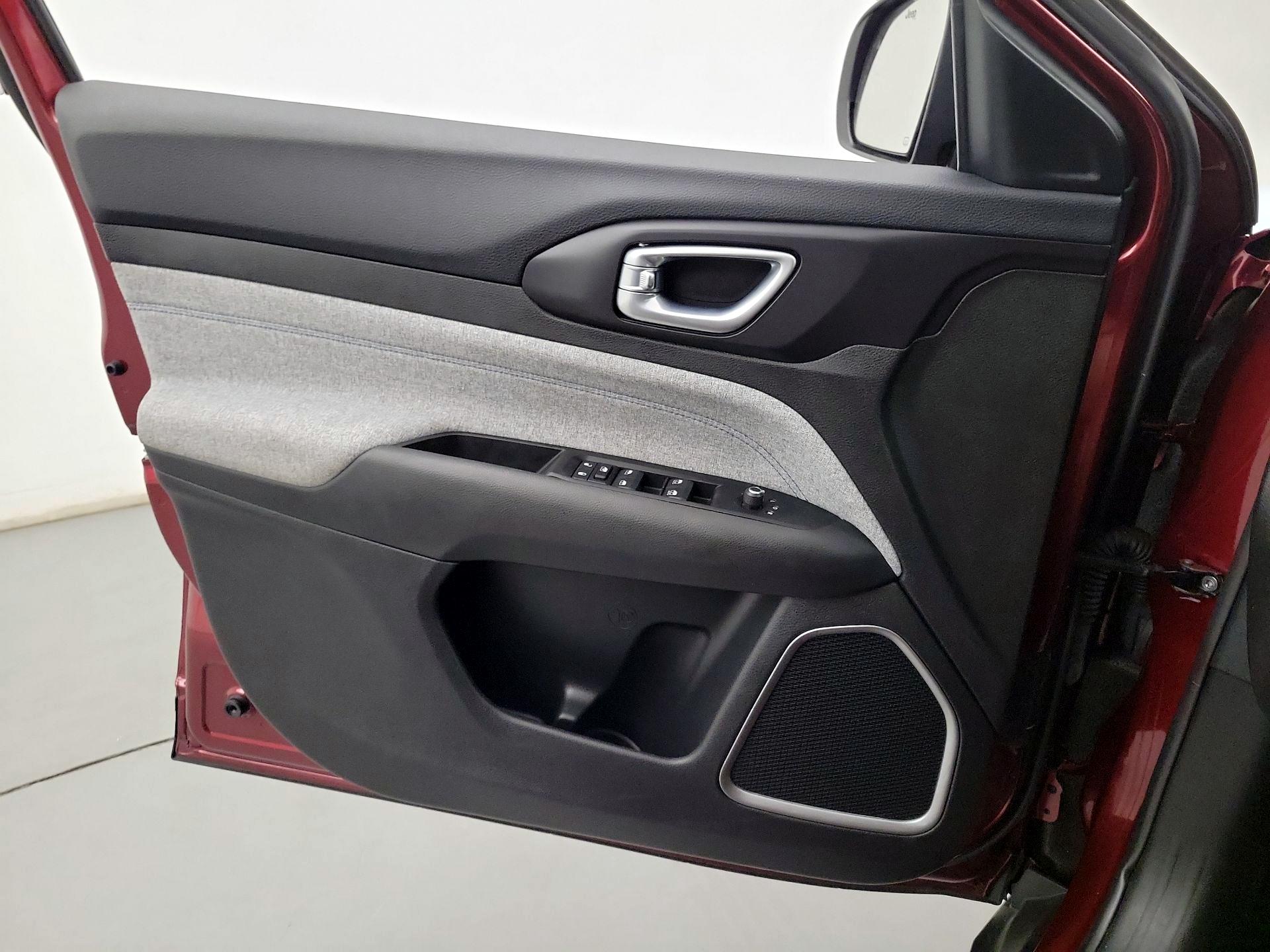Thumbnail: 2022 Jeep Compass - 12