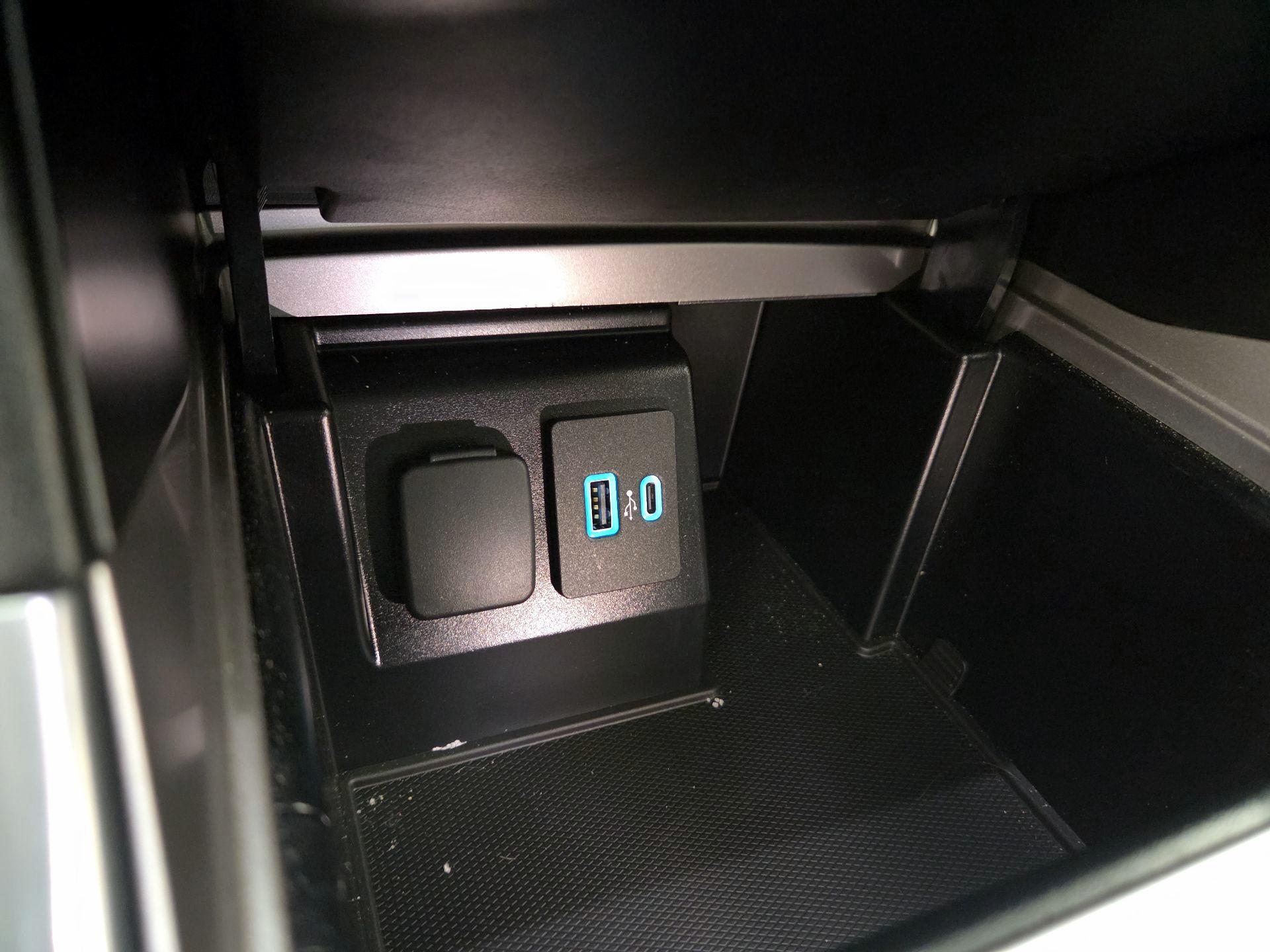 Thumbnail: 2020 Ford Explorer - 19