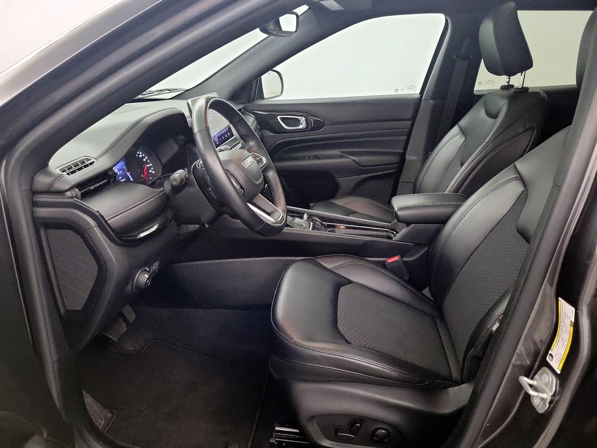 Thumbnail: 2022 Jeep Compass - 11