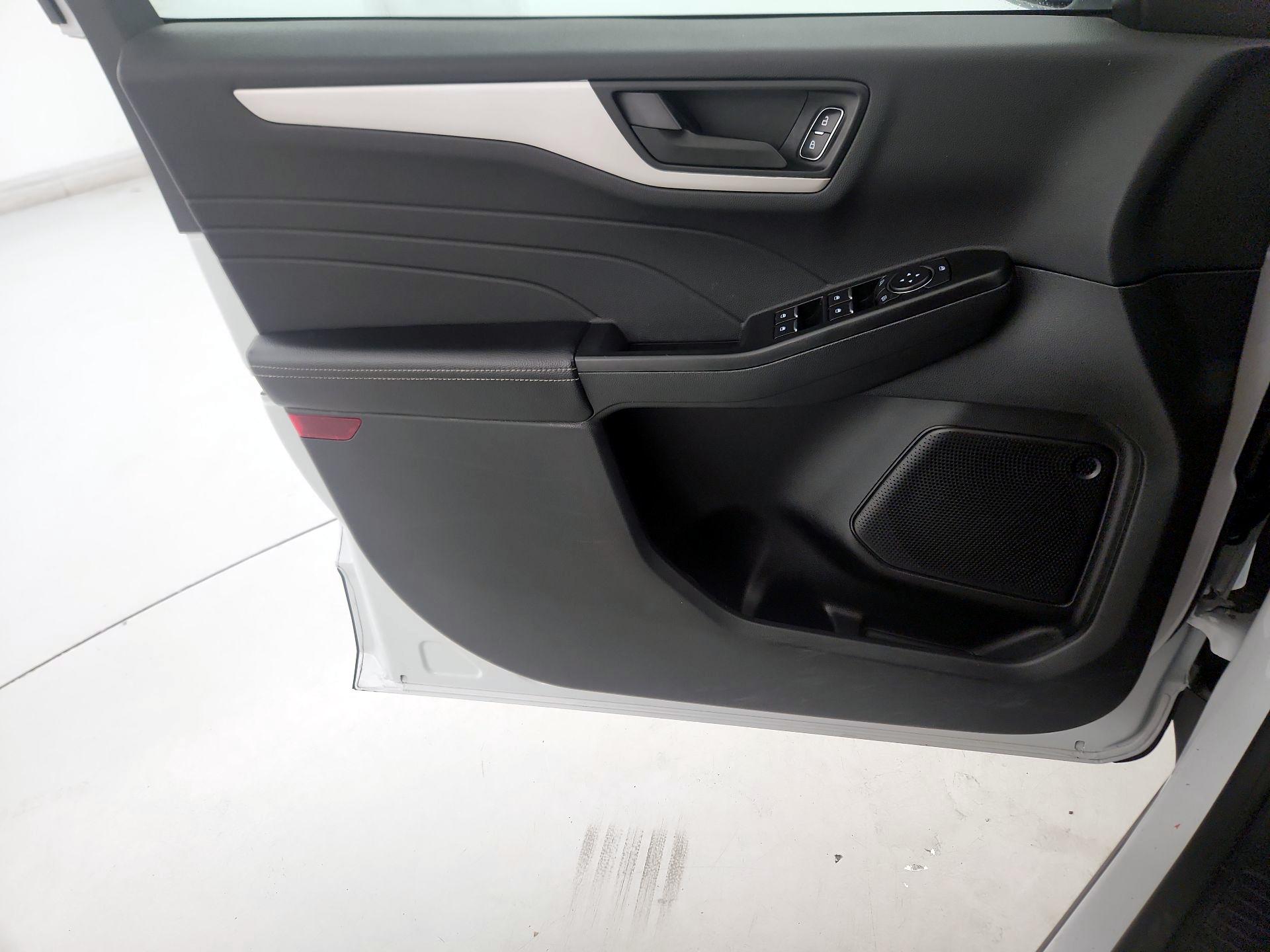 Thumbnail: 2022 Ford Escape - 12