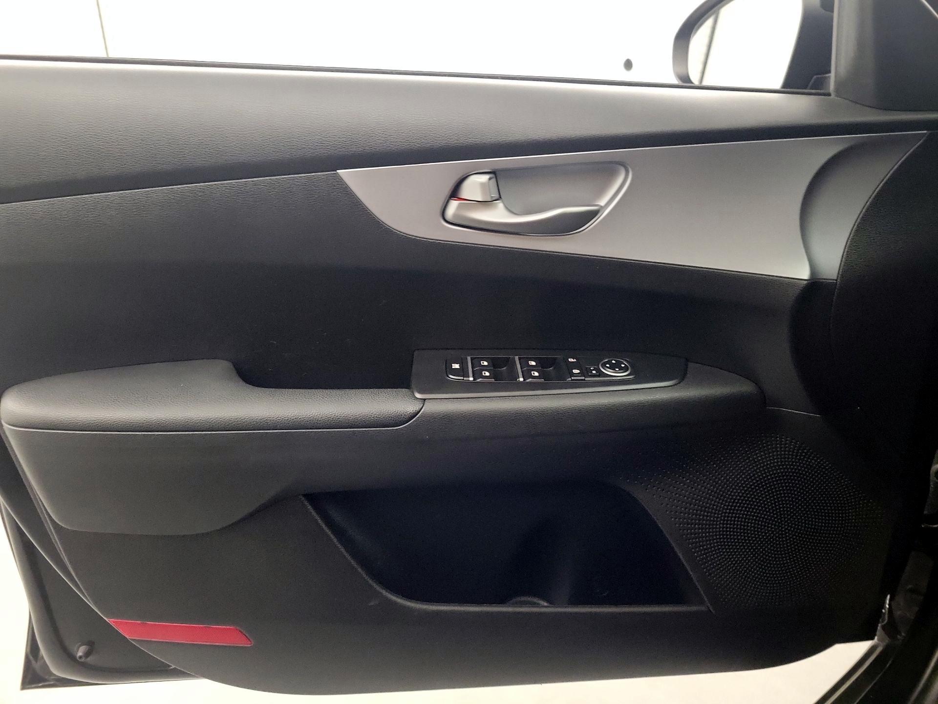 Thumbnail: 2023 Kia Forte - 12